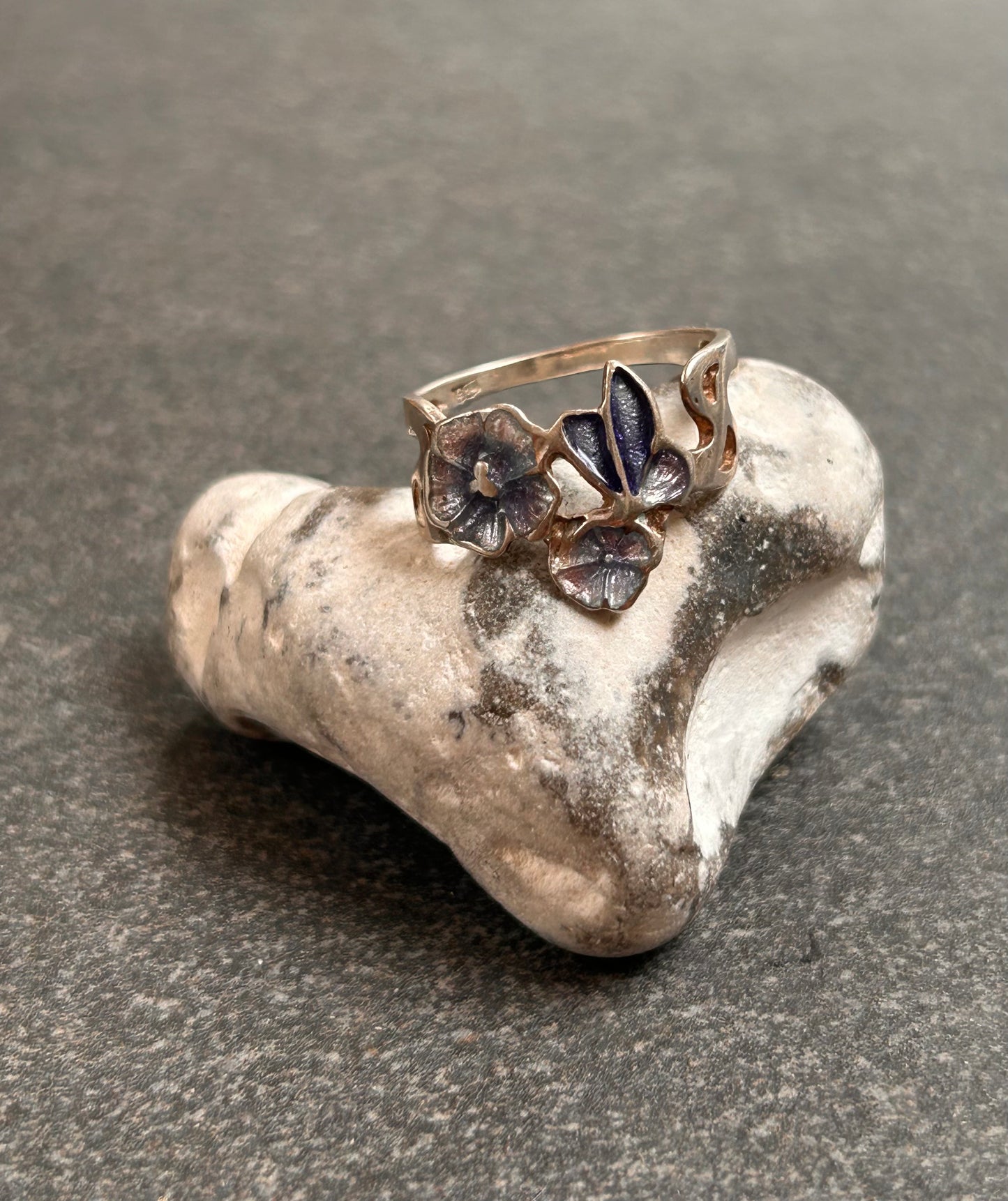 A beautiful and delicate vintage sterling silver ring by renowned silversmith and enamel artist Pat Cheney.