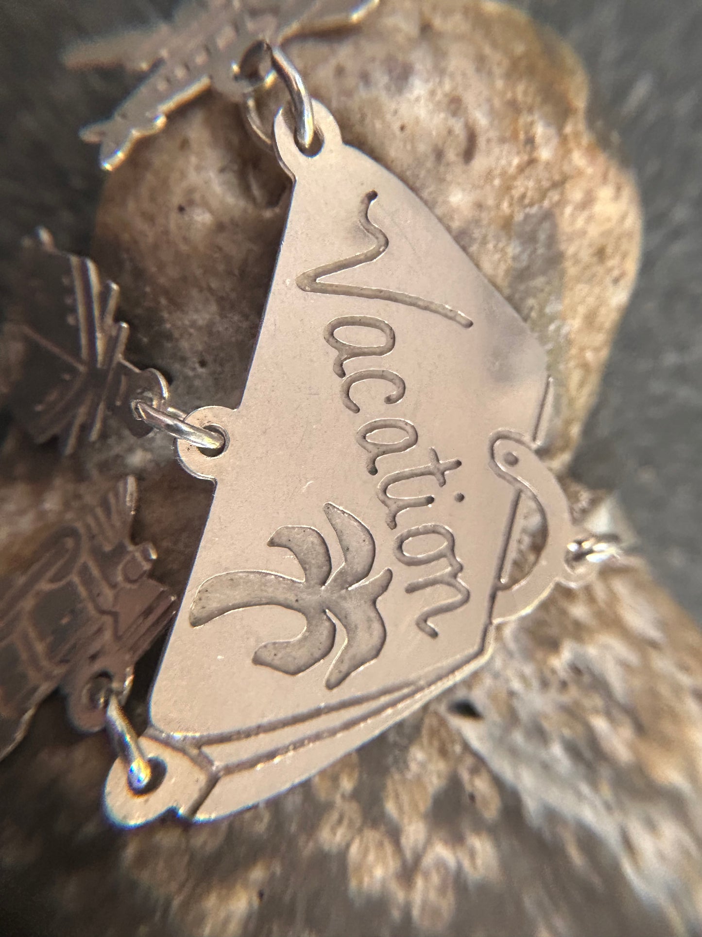 Vintage ‘Vacation time’ necklace!