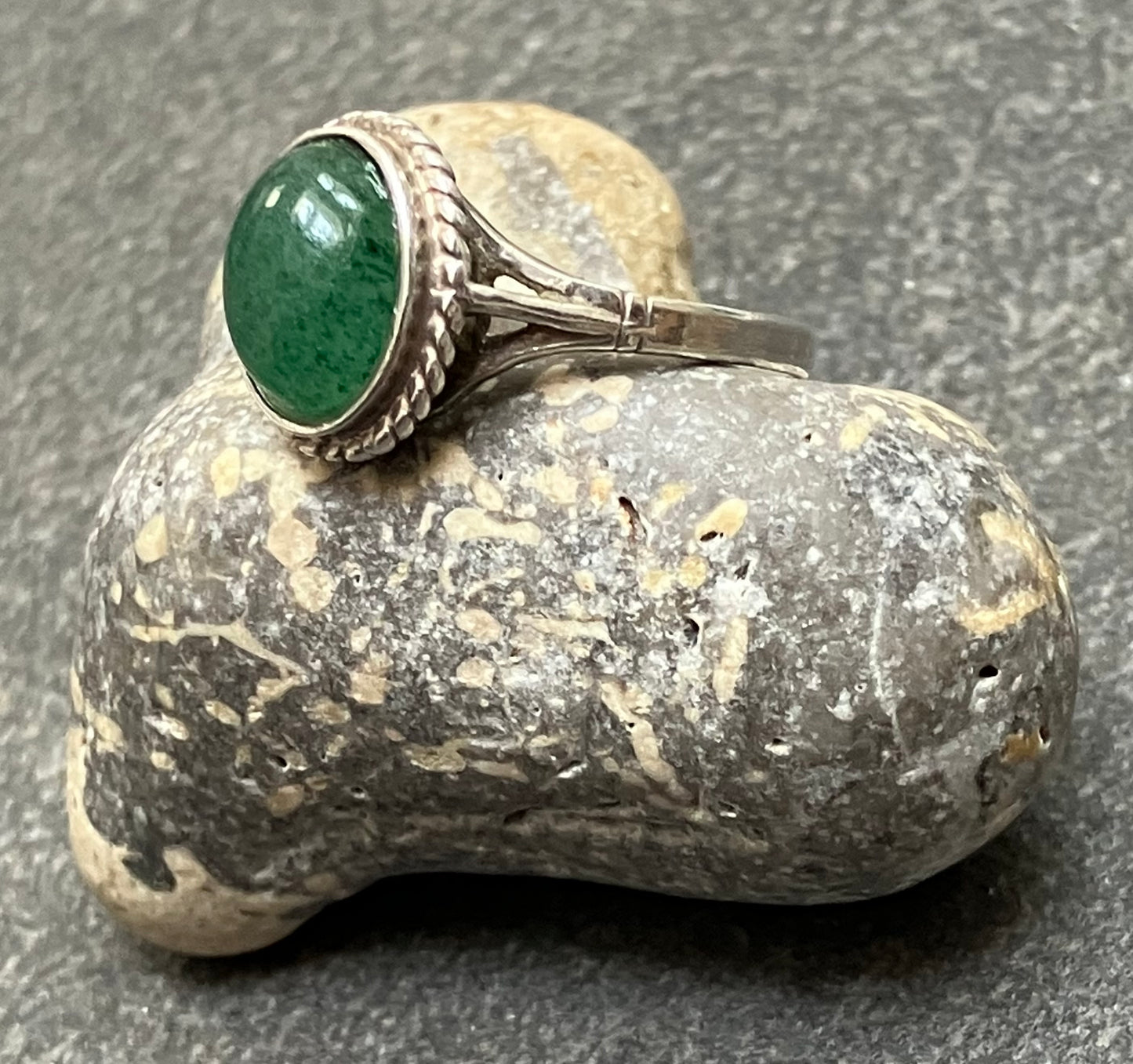 Vintage sterling silver and aventurine ring. 1978