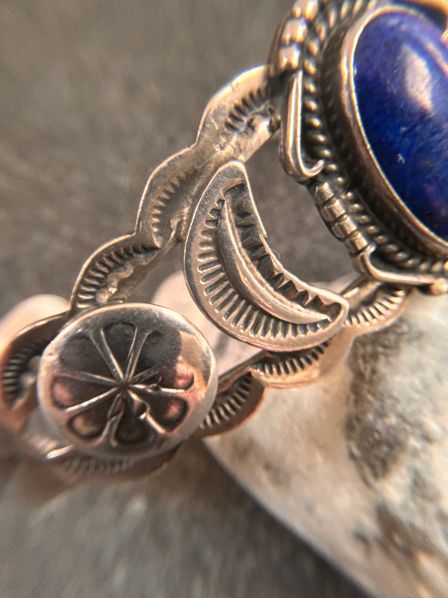 Vintage sterling silver Native American bangle featuring a striking central cabochon of lapis lazuli