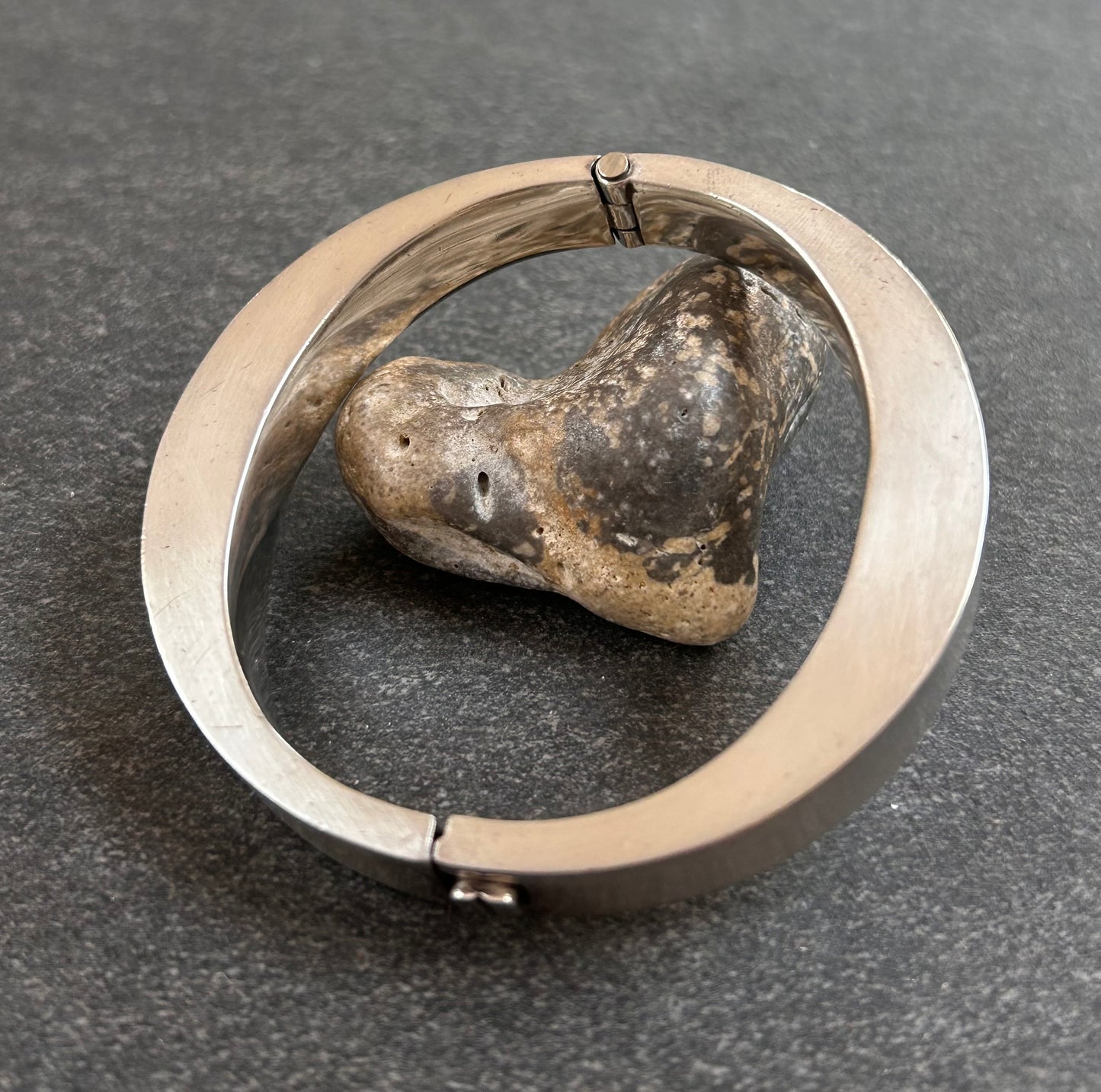 Lovely weight vintage sterling silver bangle