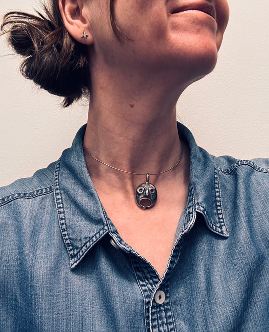 Fun, expressive vintage piece — perfect for the days when we can’t quite scream out loud!