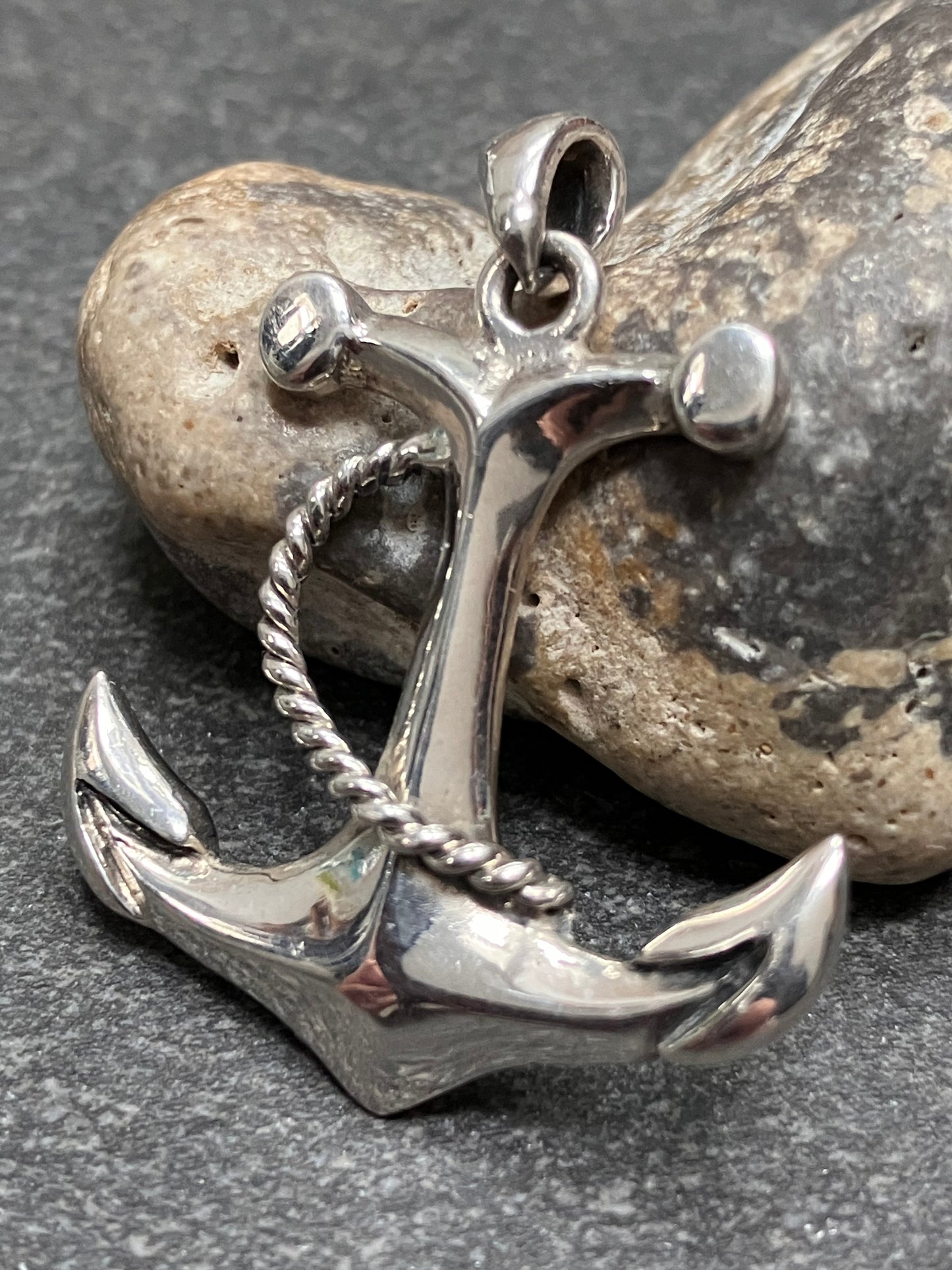 Vintage sterling silver anchor pendant.