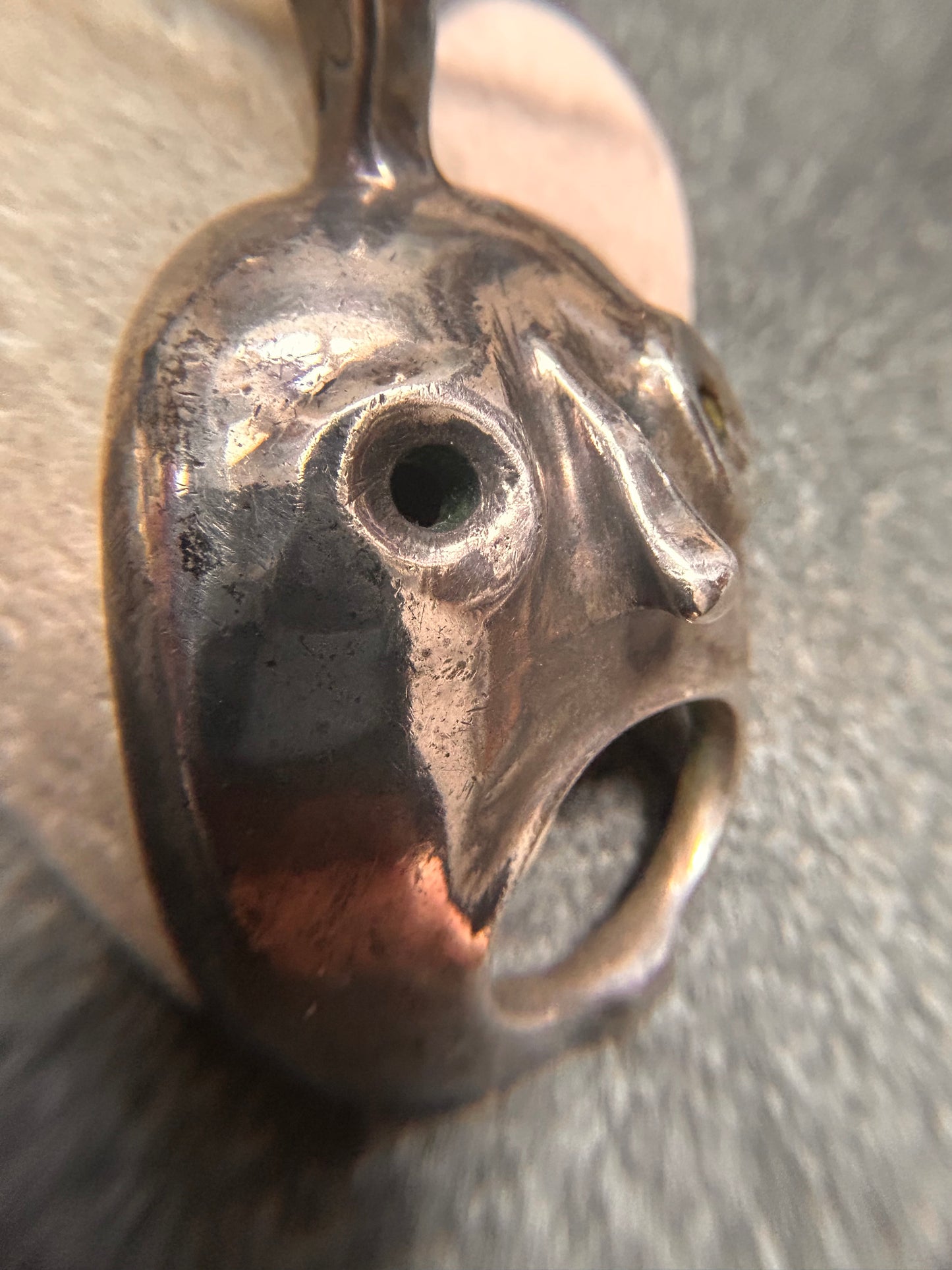 Fun, expressive vintage piece — perfect for the days when we can’t quite scream out loud!