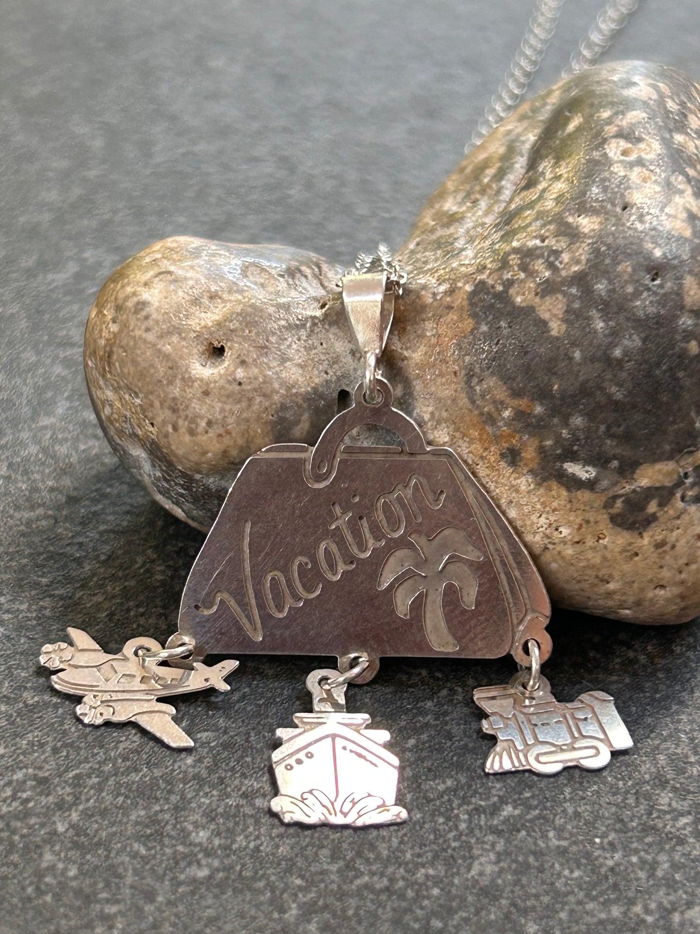 Vintage ‘Vacation time’ necklace!