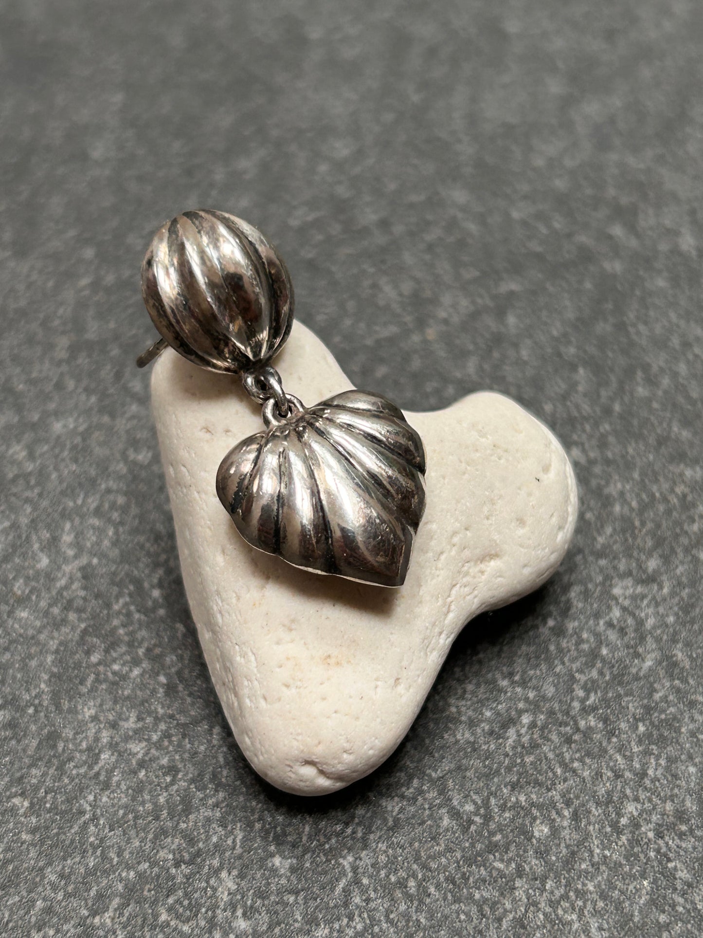 Stunning vintage sterling silver heart earrings.