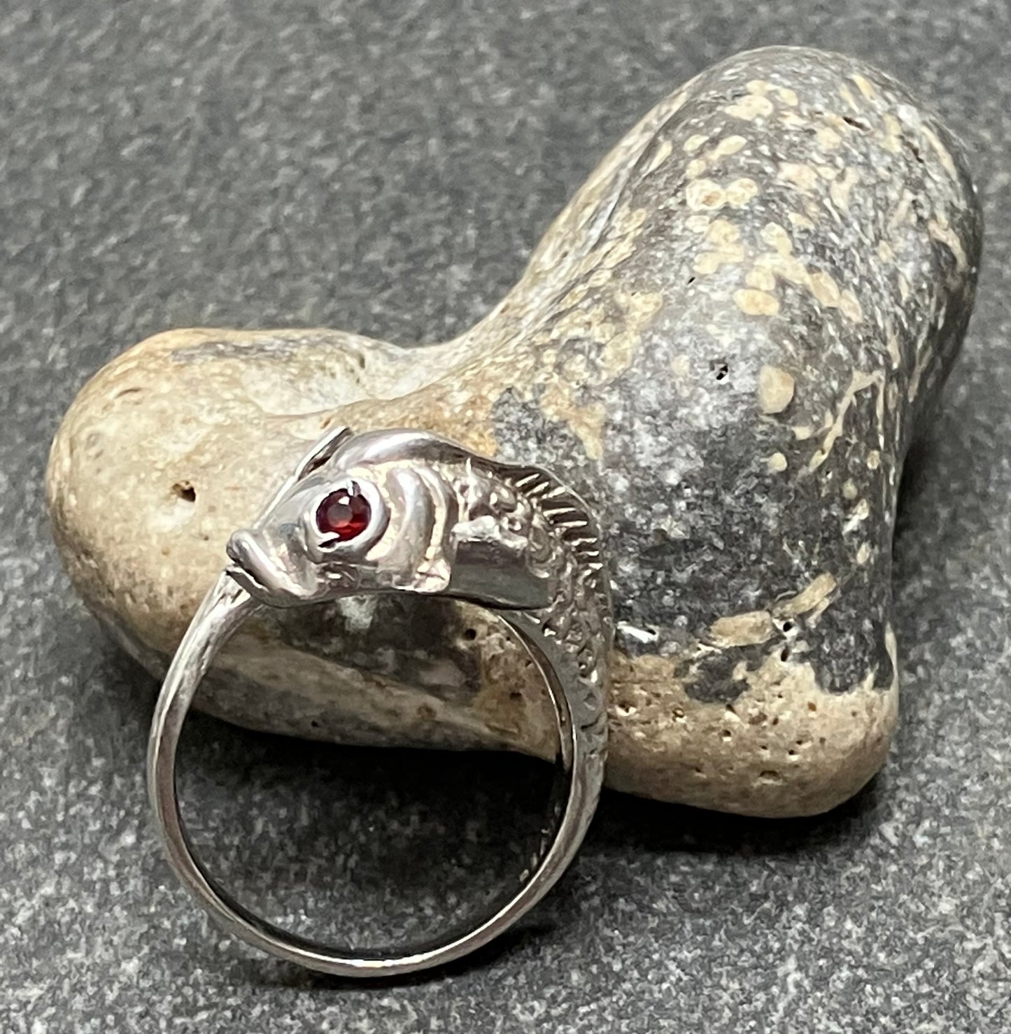 Vintage sterling silver fish ring.