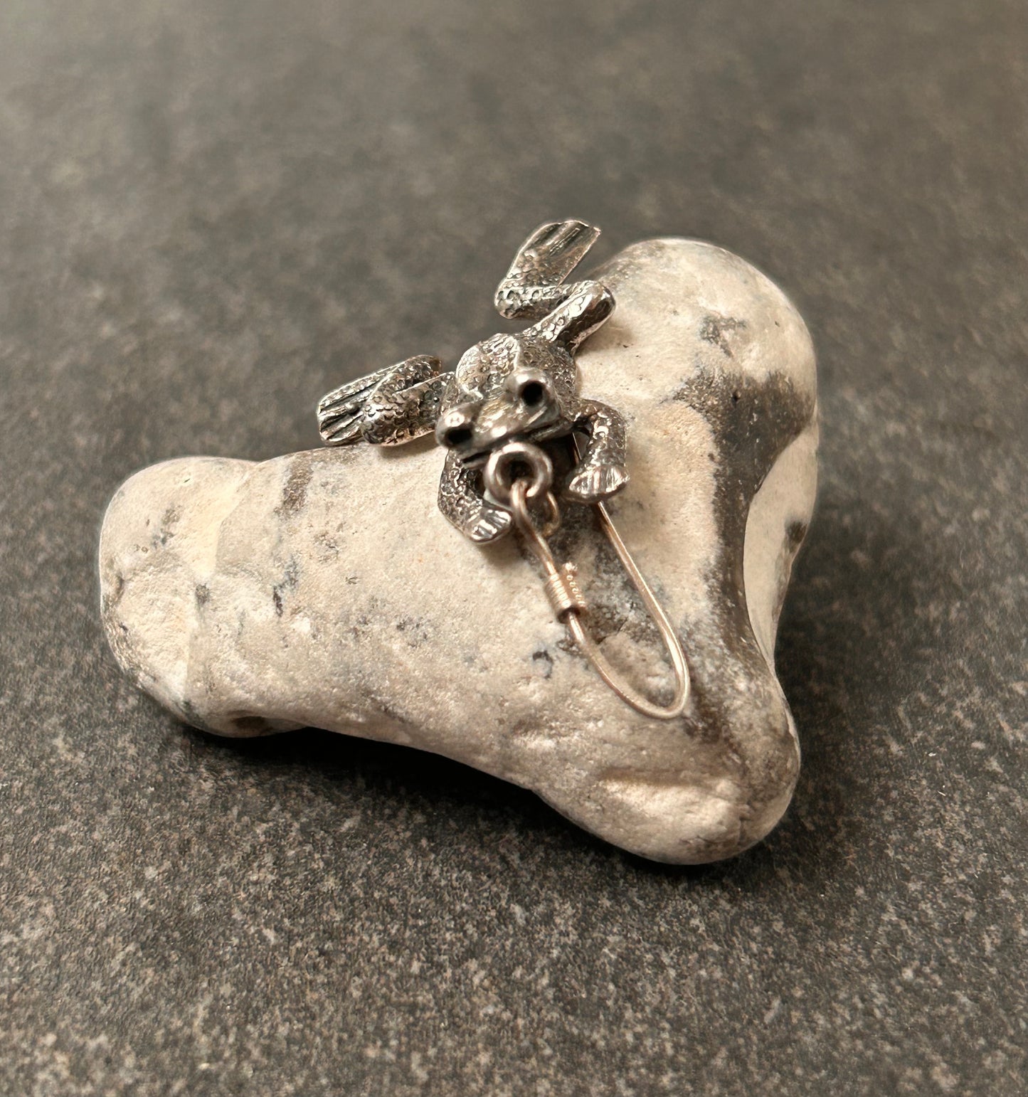 Vintage sterling silver frog earrings with absolutely fantastic detail and beautiful 3D quality