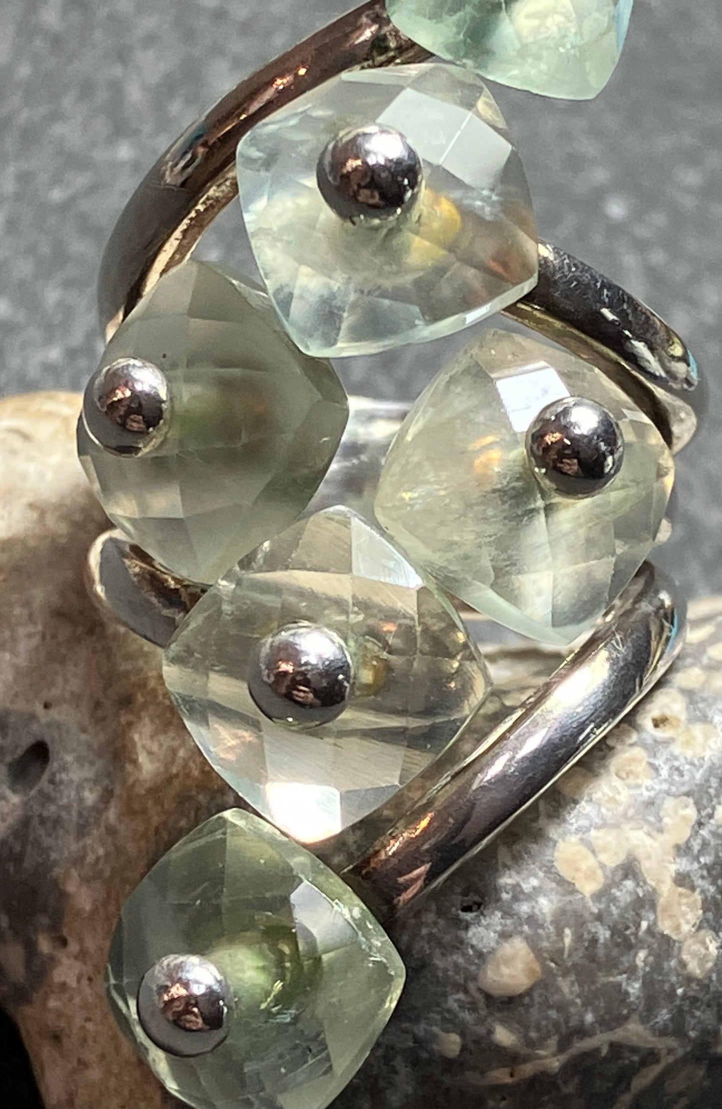 Really unusual vintage sterling silver ring with 6 faceted pale green Prehnite stones.