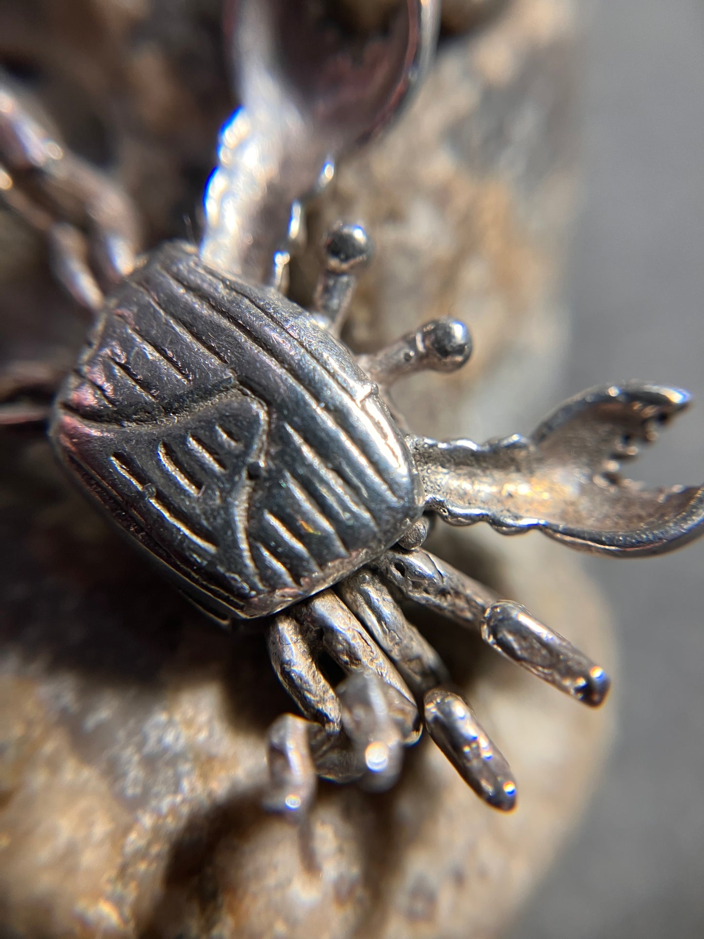 Charming vintage sterling silver articulated crab pendant.