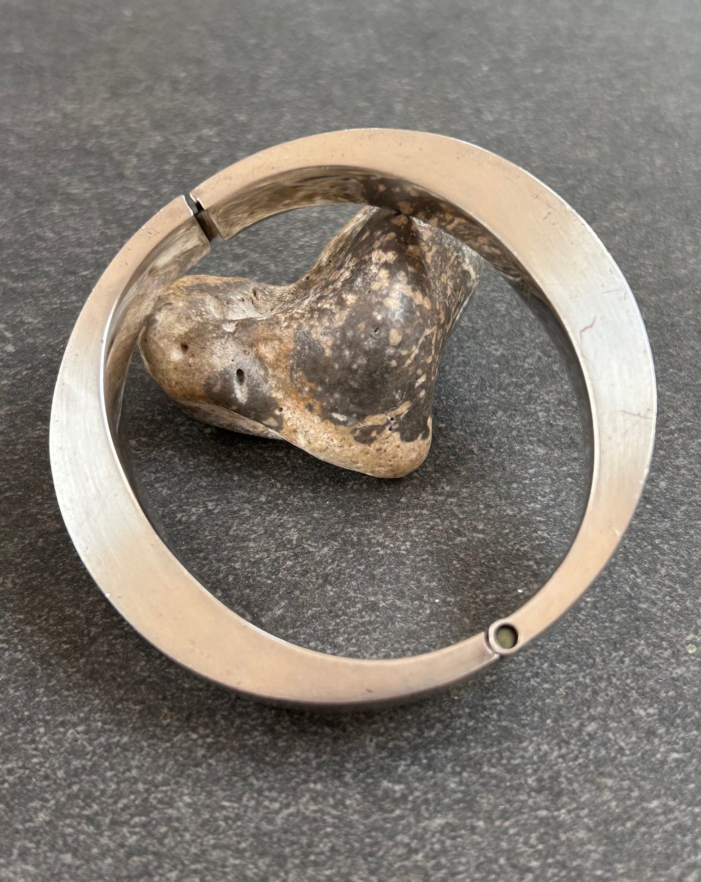 Lovely weight vintage sterling silver bangle
