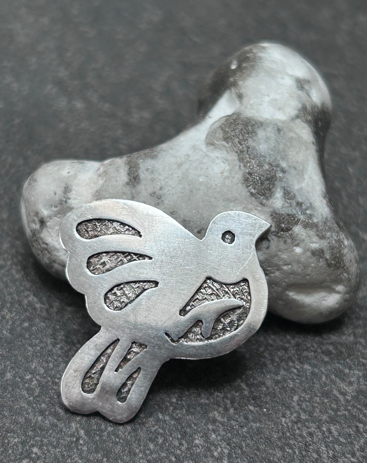 Beautiful vintage sterling silver bird brooch, marked 925.