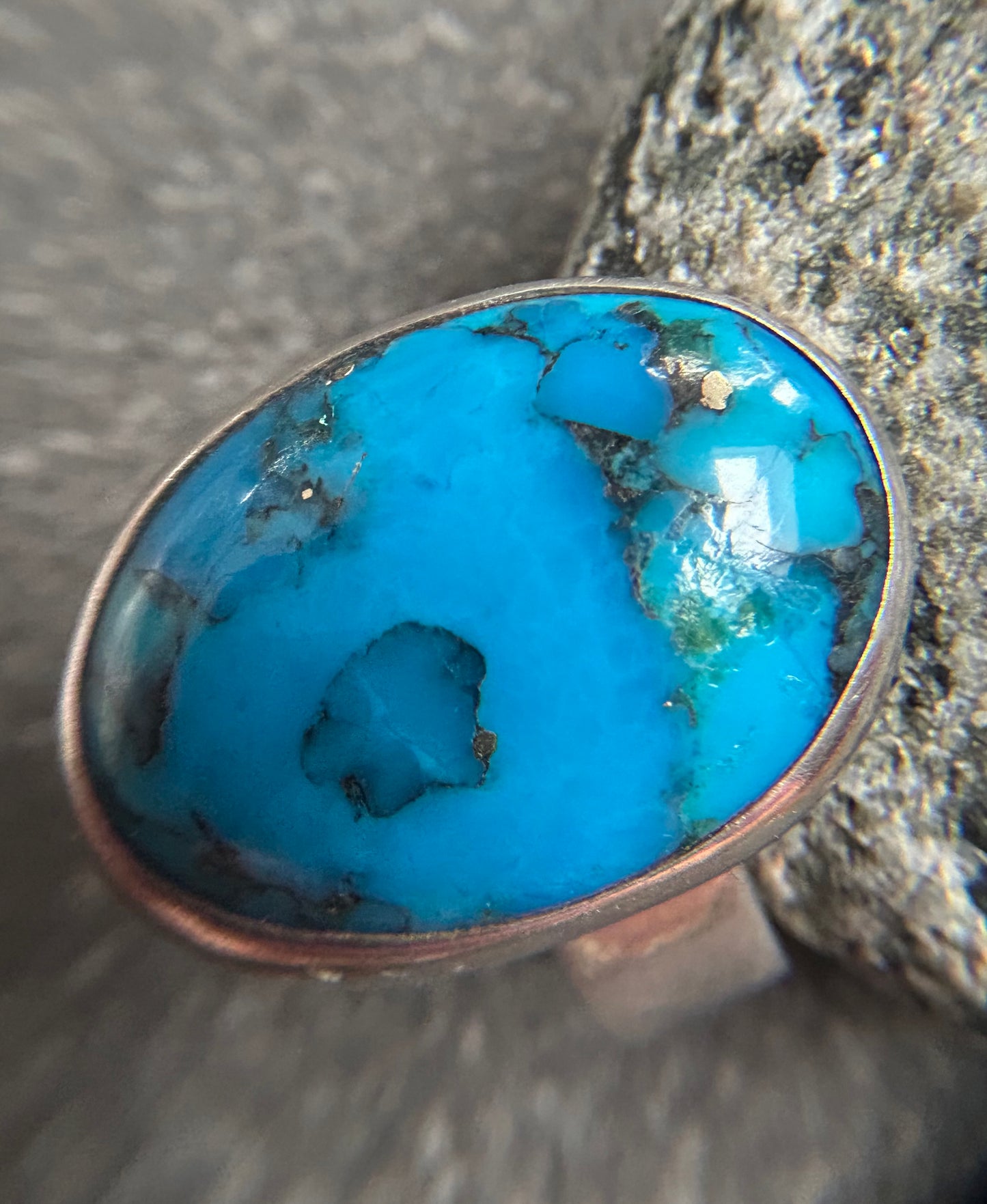 A beautiful vintage sterling silver ring featuring a striking turquoise stone - 1988