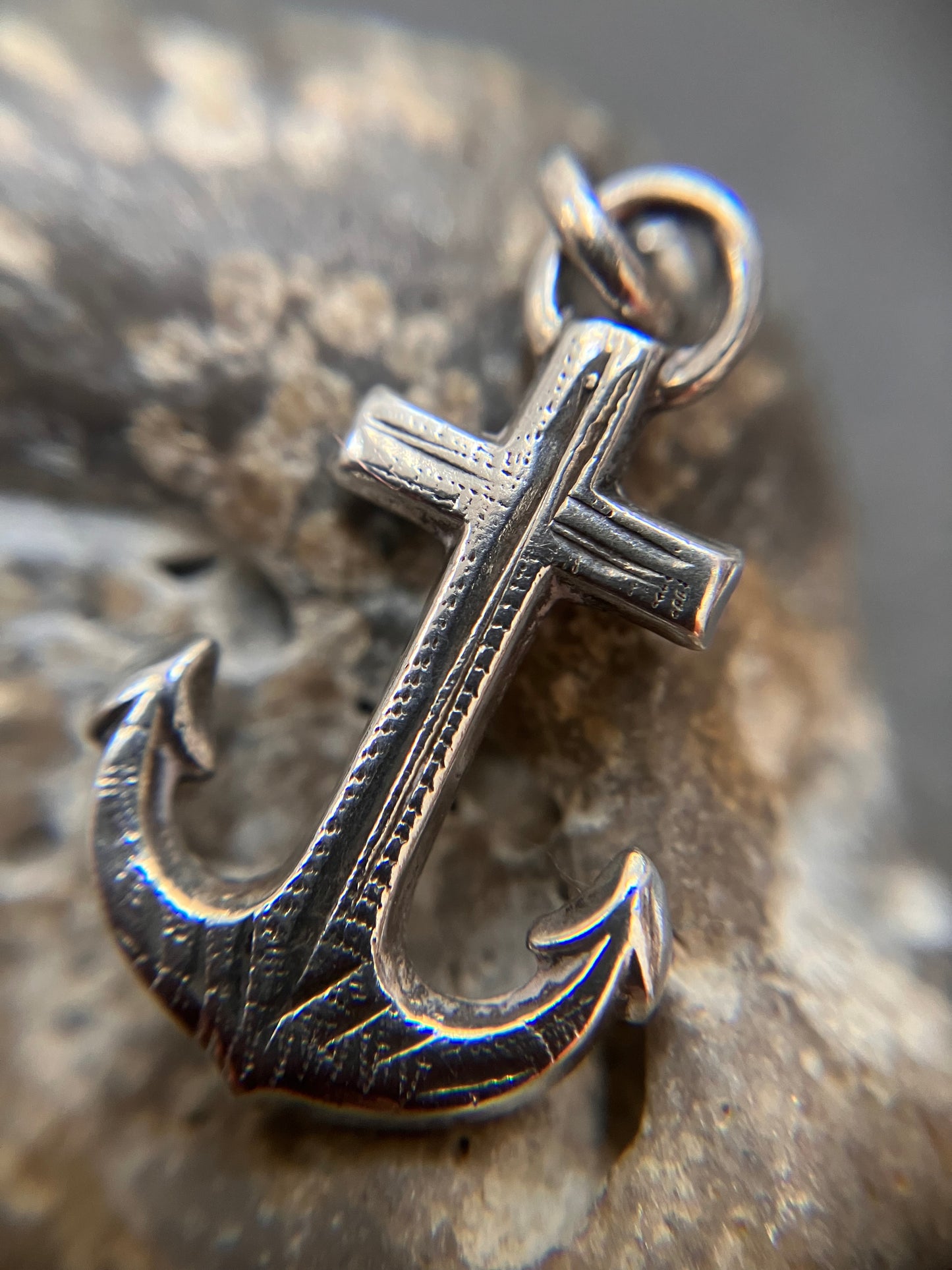 Vintage sterling silver etched anchor pendant.