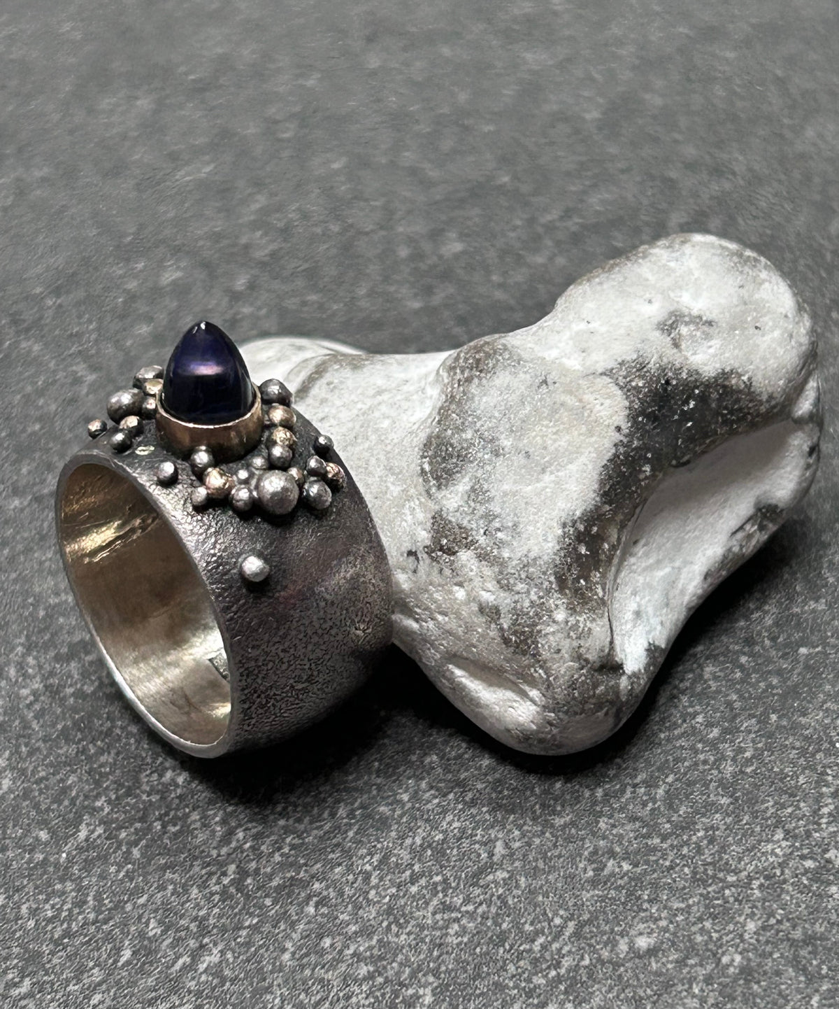 Fully hallmarked Birmingham 1997.
A truly exceptional artisan piece. 💜