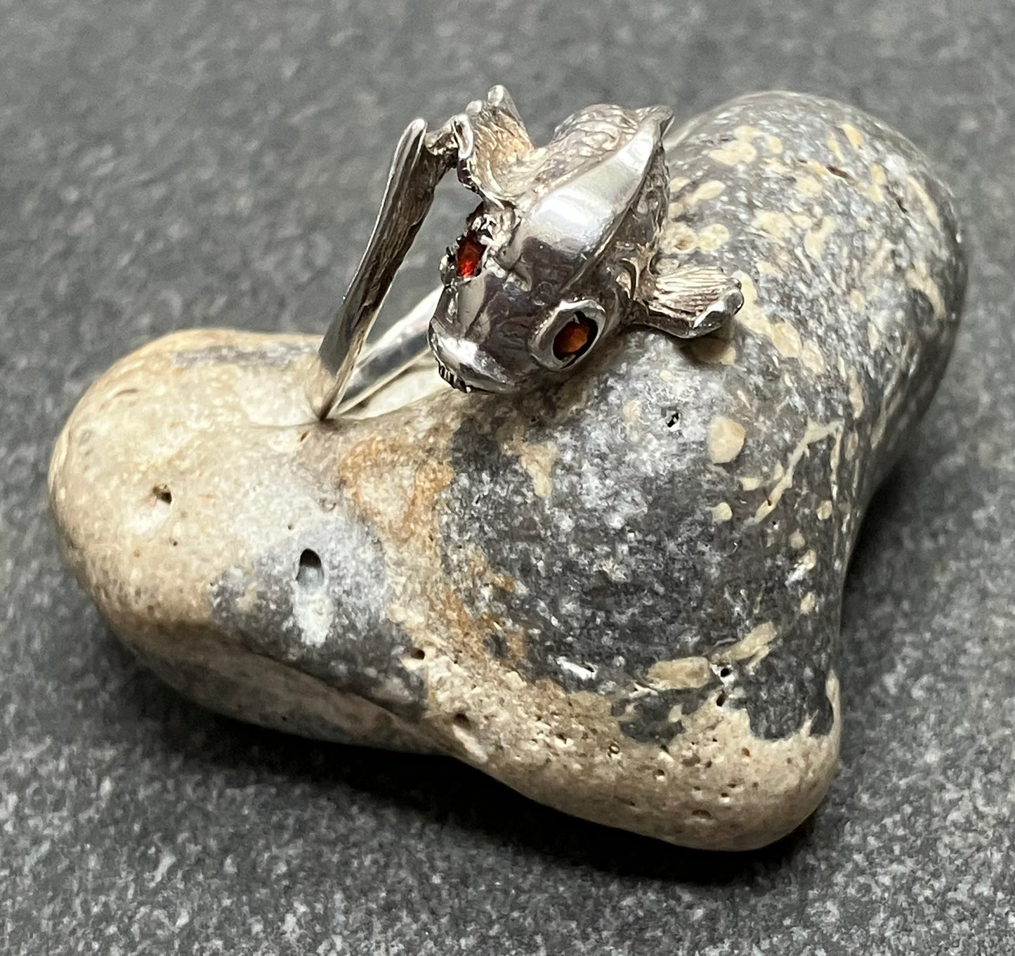 Vintage sterling silver fish ring.