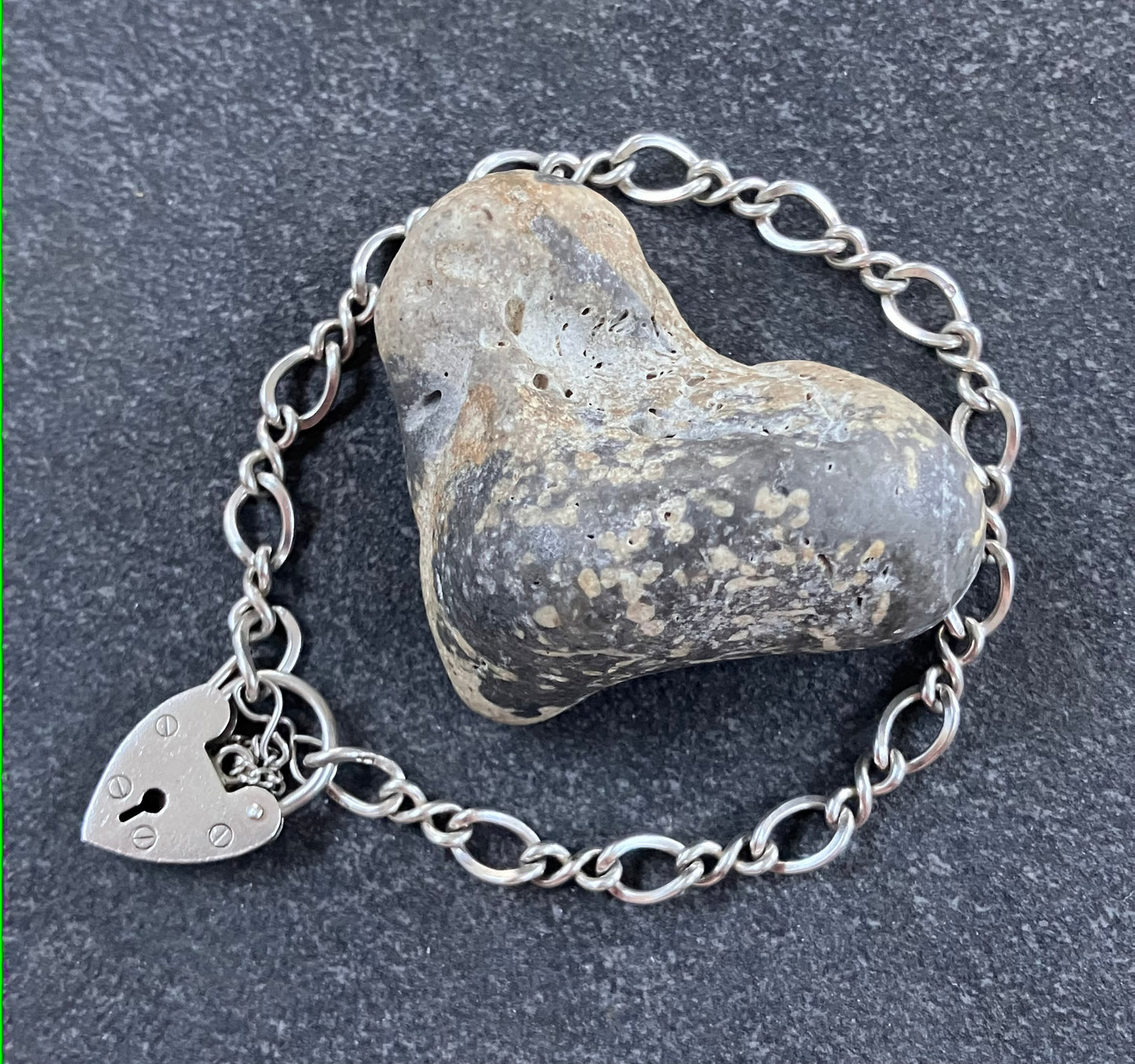 Absolutely beautiful vintage sterling silver bracelet with heart padlock. 1978