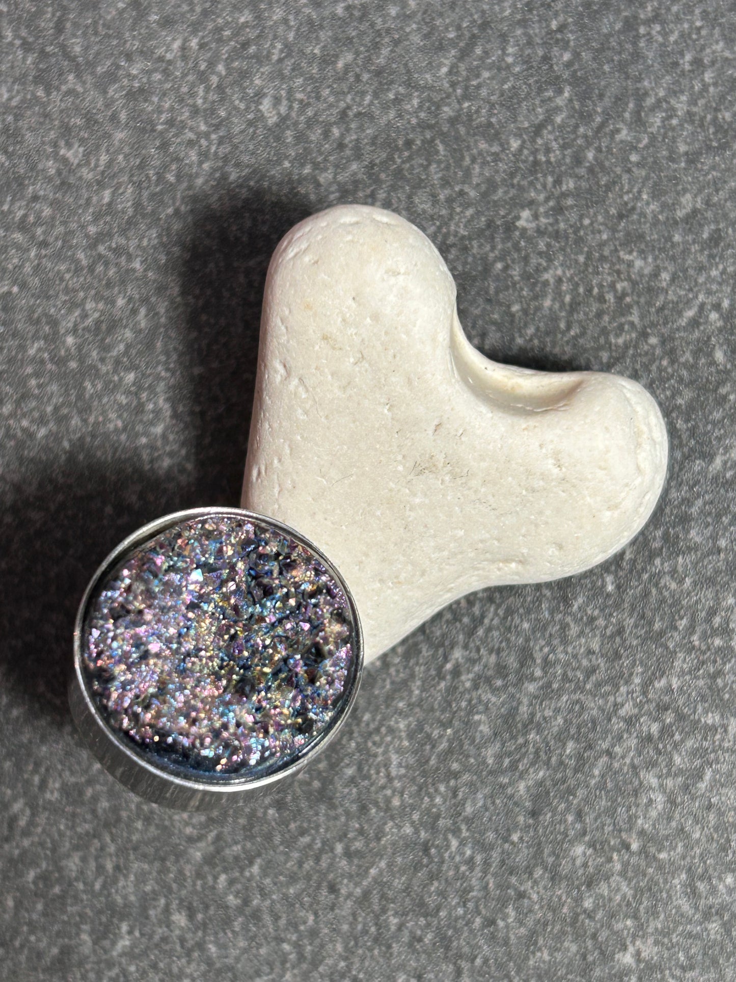 Vintage Sterling silver ring features a mesmerising Aurora Quartz.