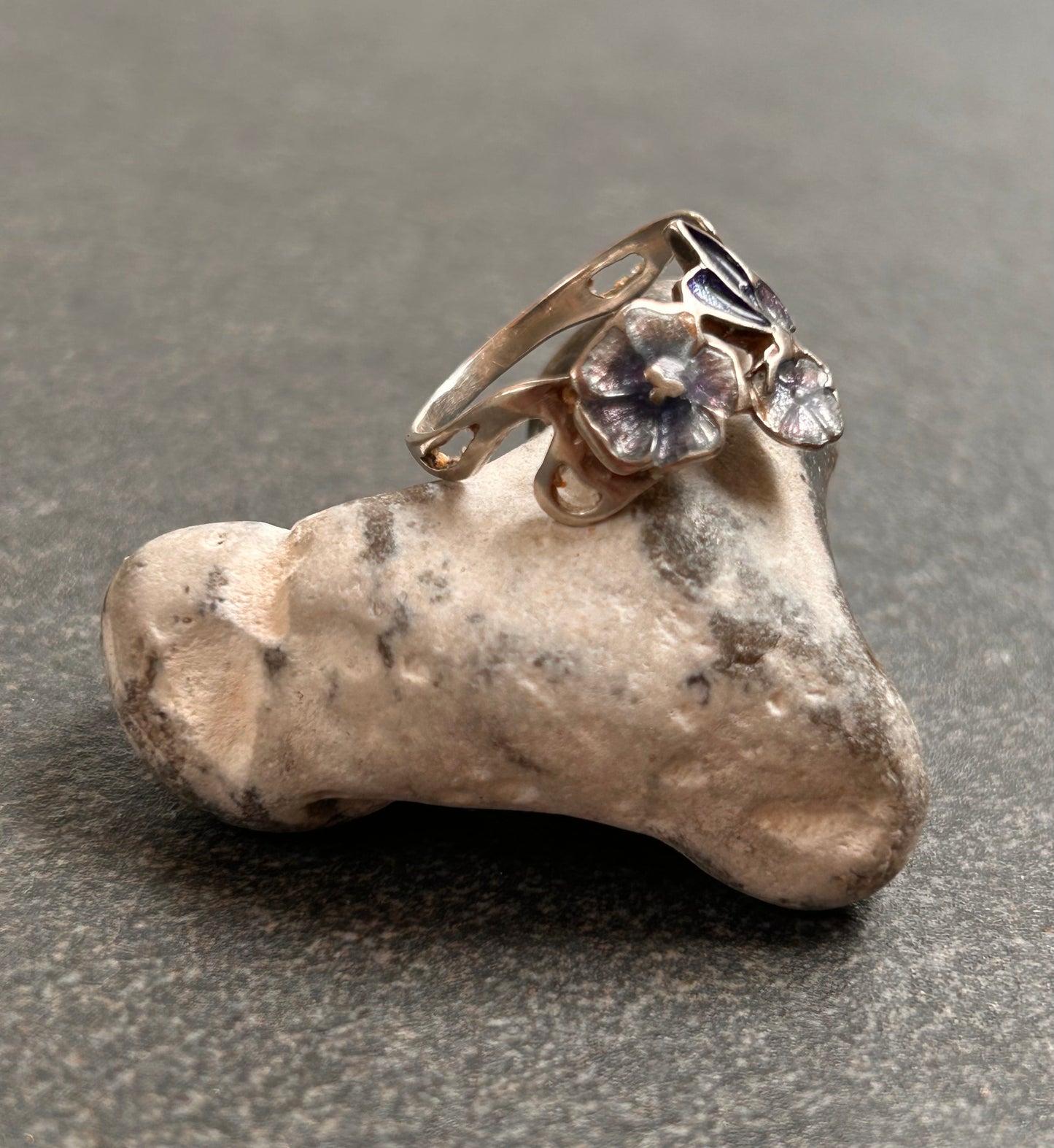 A beautiful and delicate vintage sterling silver ring by renowned silversmith and enamel artist Pat Cheney.