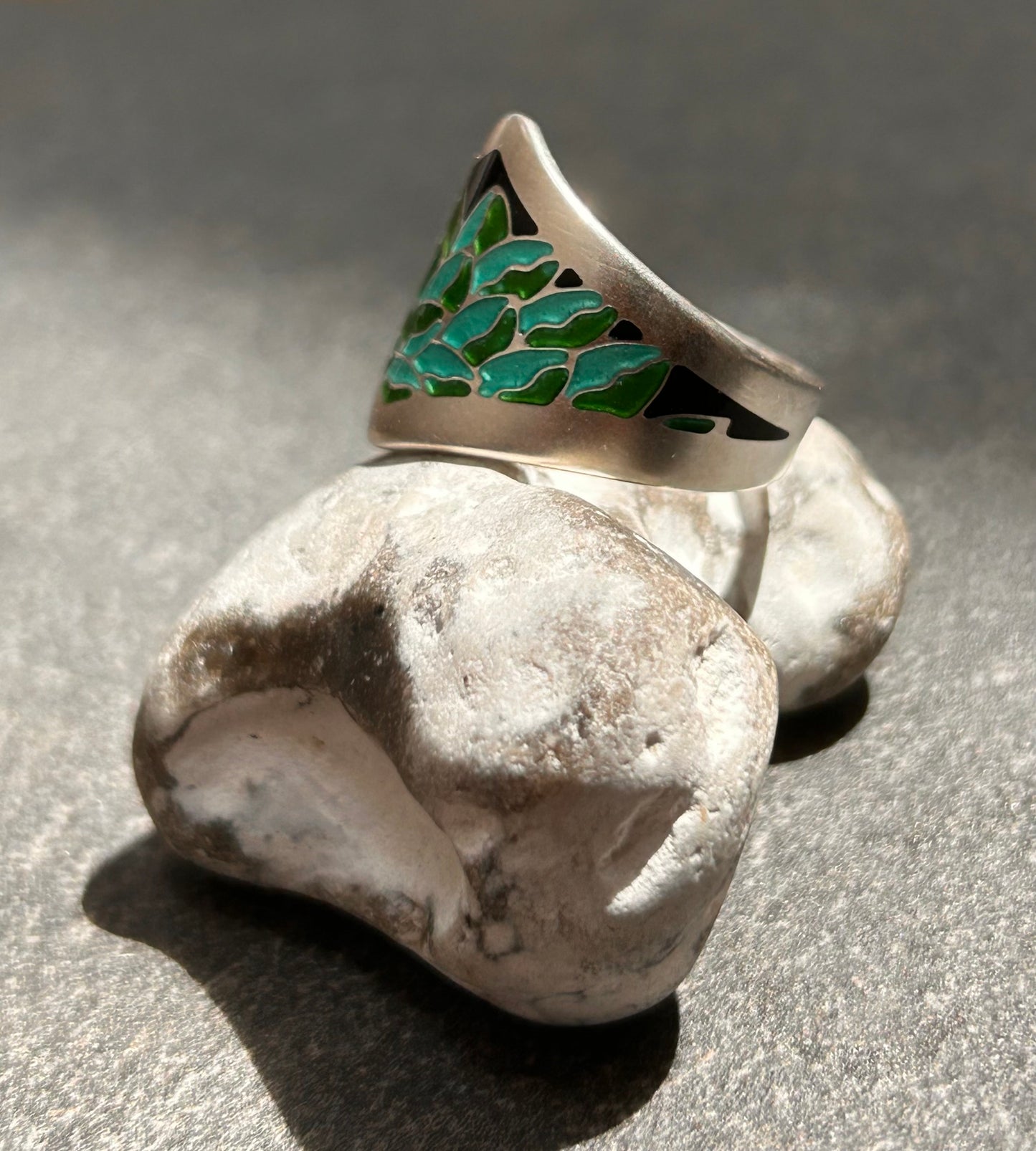 A fantastically detailed vintage sterling silver and enamel ring.