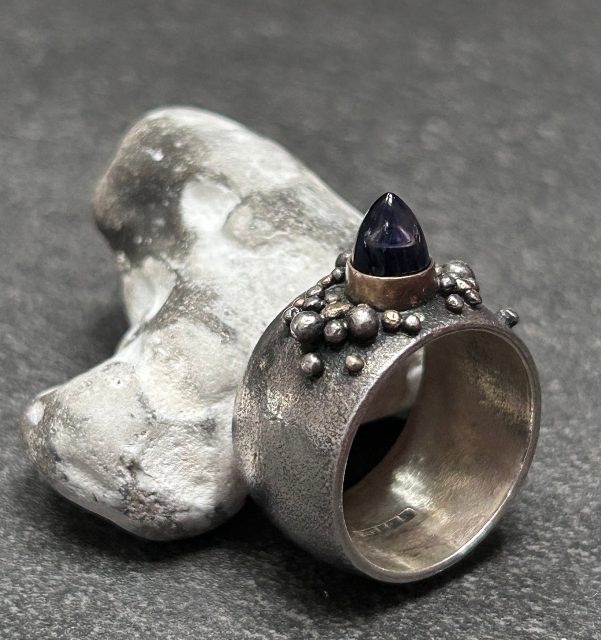 Fully hallmarked Birmingham 1997.
A truly exceptional artisan piece. 💜