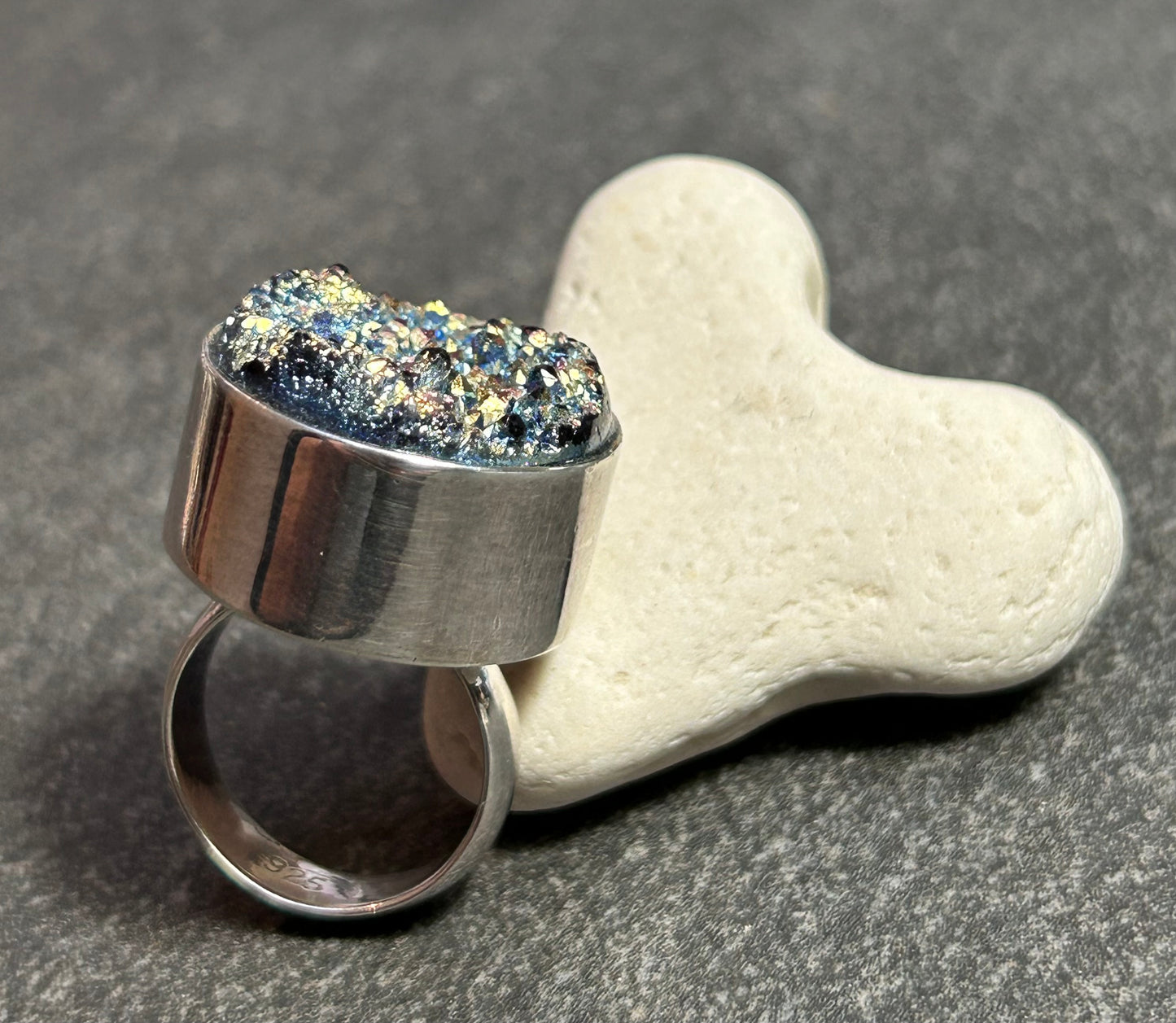 Vintage Sterling silver ring features a mesmerising Aurora Quartz.