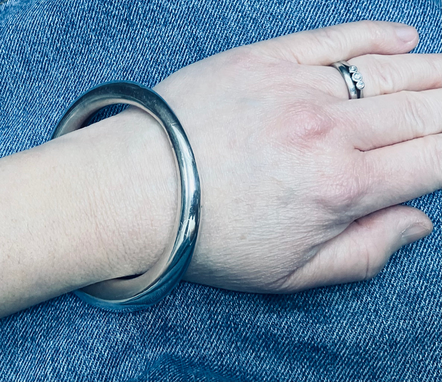 Absolutely beautifully elegant vintage tapered sterling silver bangle.