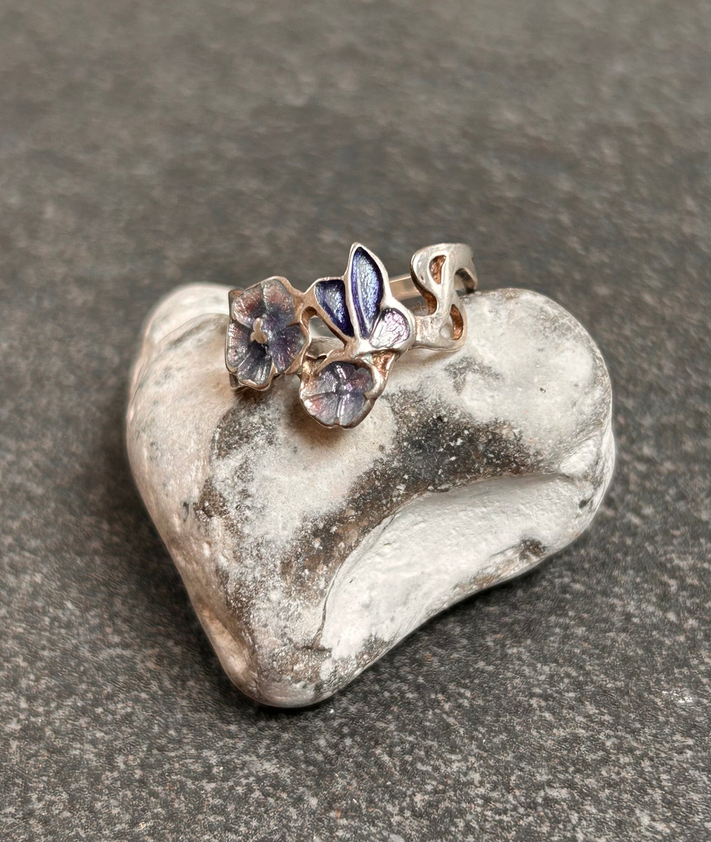 A beautiful and delicate vintage sterling silver ring by renowned silversmith and enamel artist Pat Cheney.