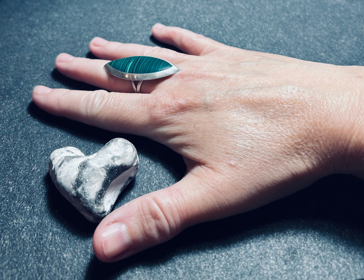 Striking vintage sterling silver and malachite ring.