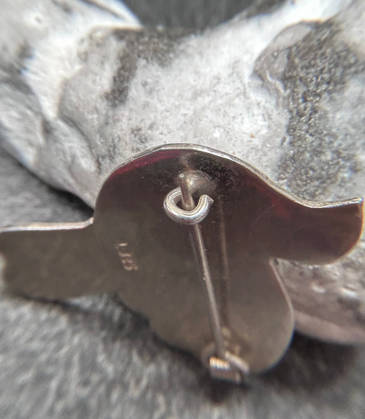 Beautiful vintage sterling silver bird brooch, marked 925.