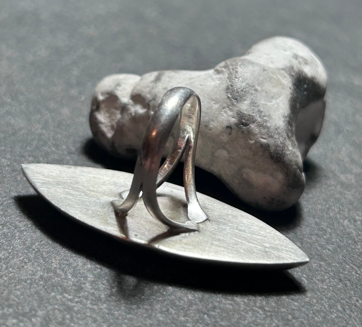 Striking vintage sterling silver and malachite ring.