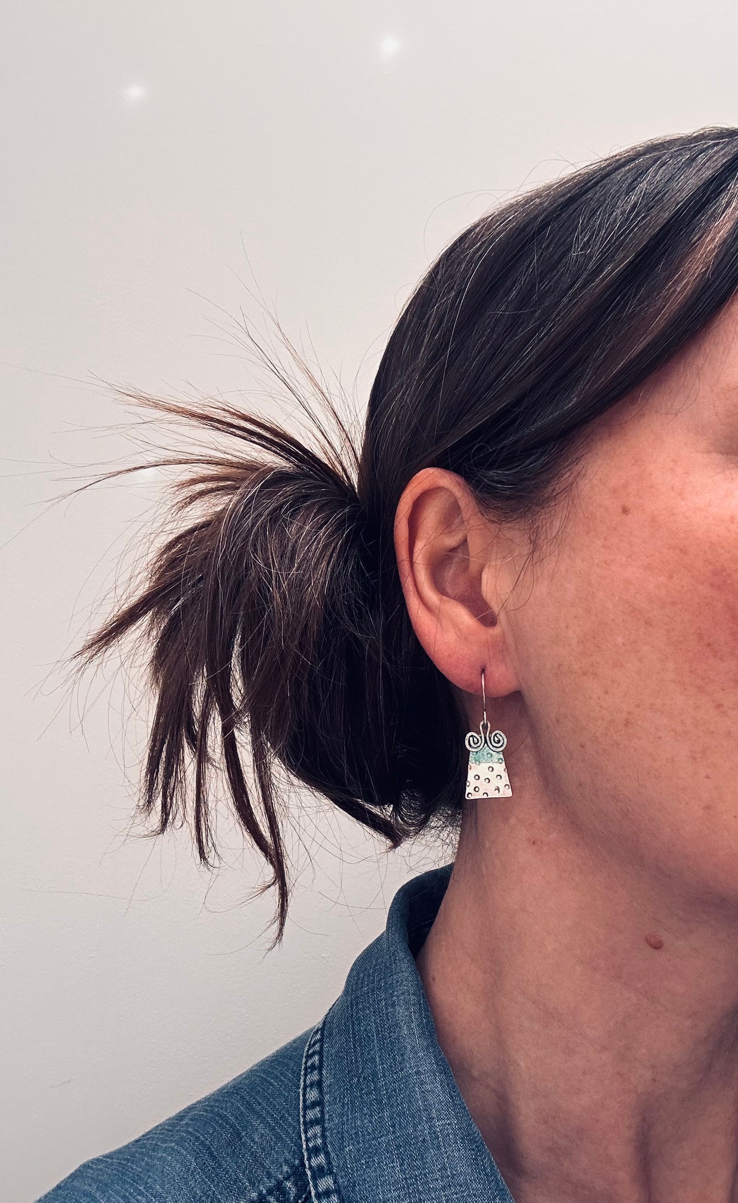 Beautiful vintage sterling silver artisan earrings with wonderful handcrafted detail.
