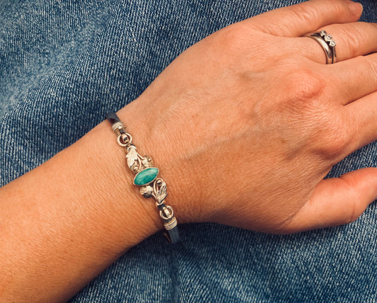 Vintage sterling silver bangle with a fuchsite stone centre.