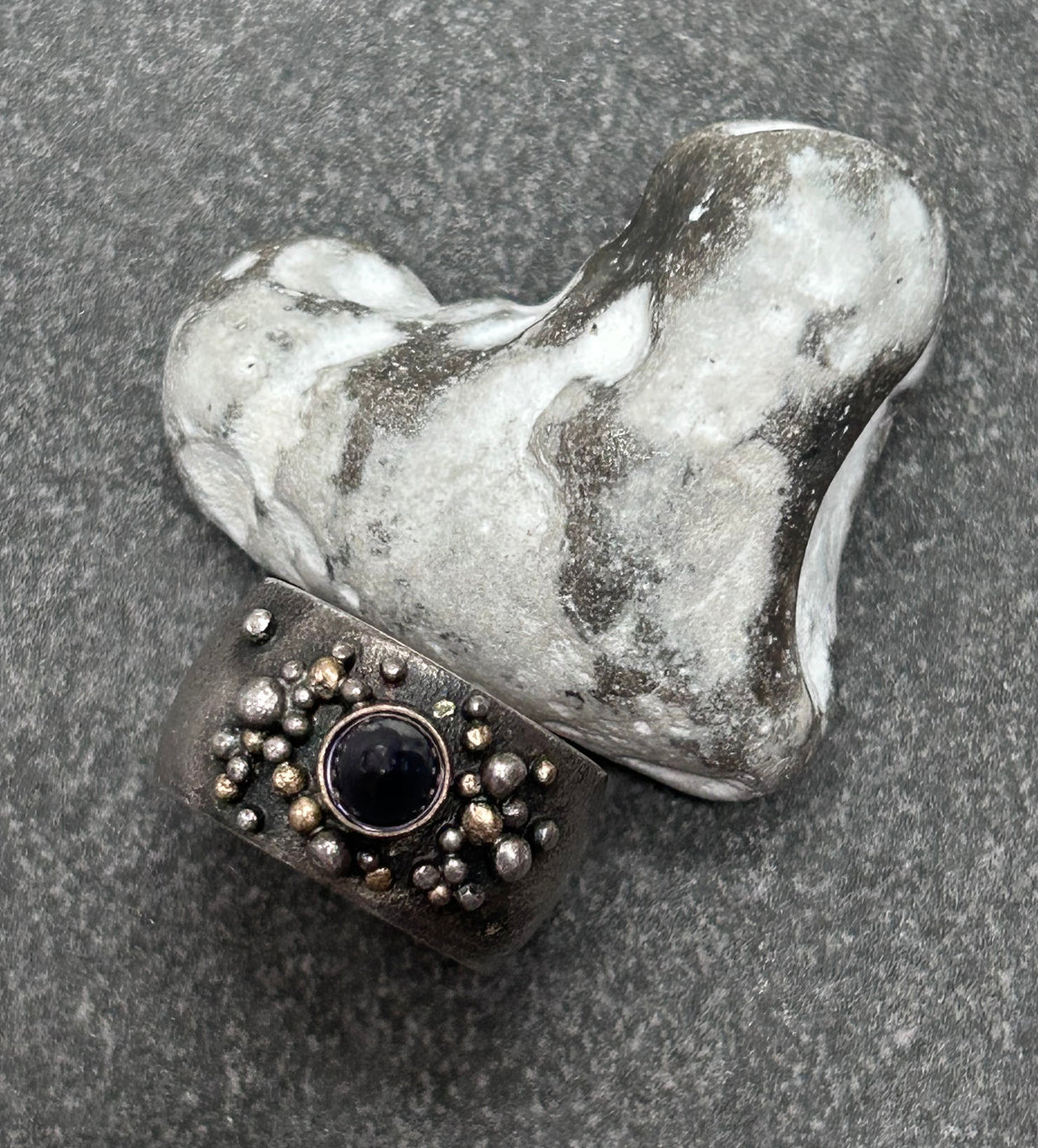 Fully hallmarked Birmingham 1997.
A truly exceptional artisan piece. 💜