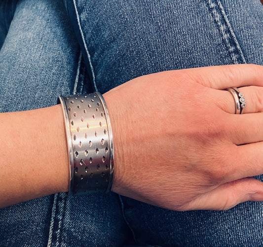 Vintage Sterling silver bangle with sparkle!