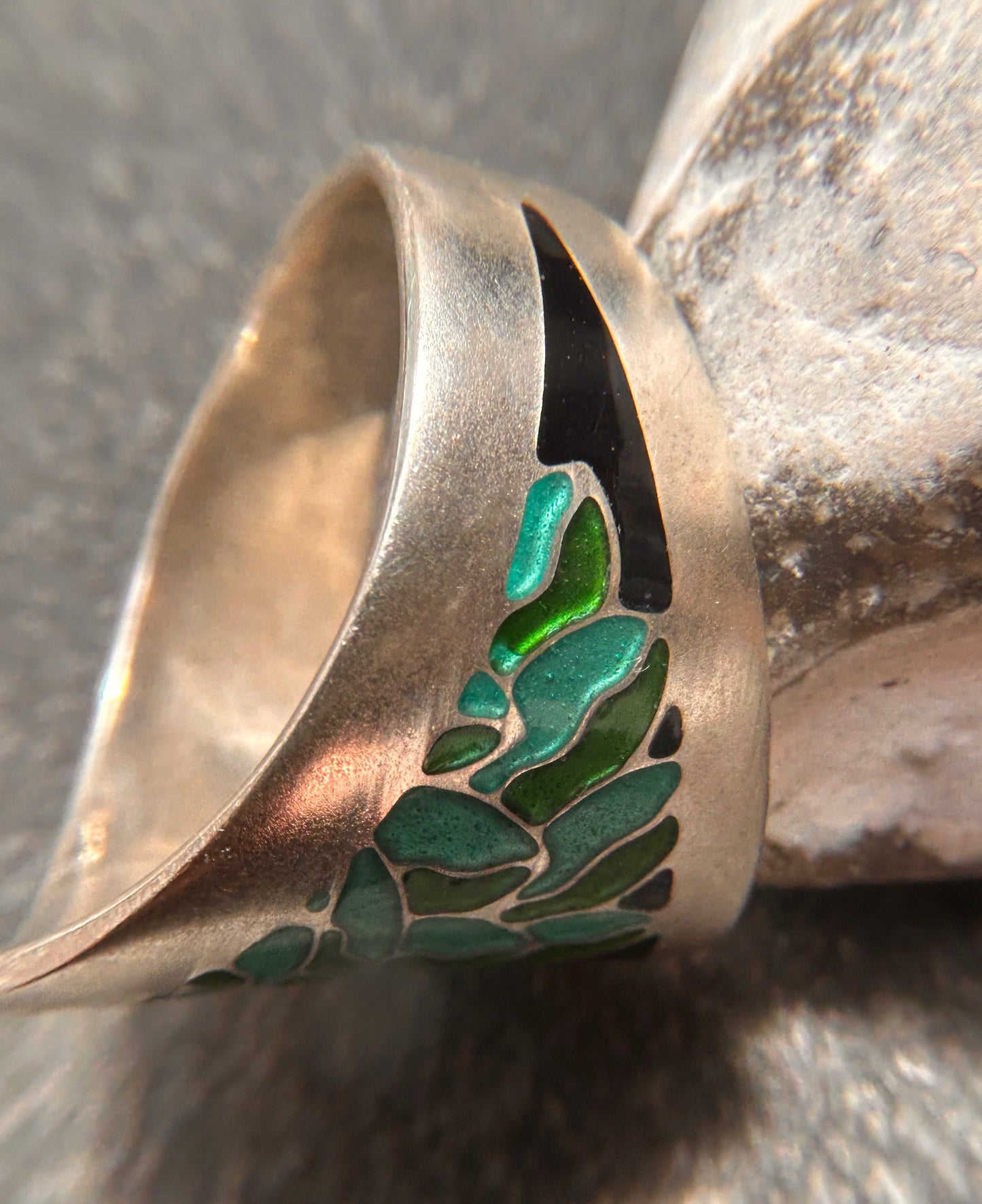A fantastically detailed vintage sterling silver and enamel ring.