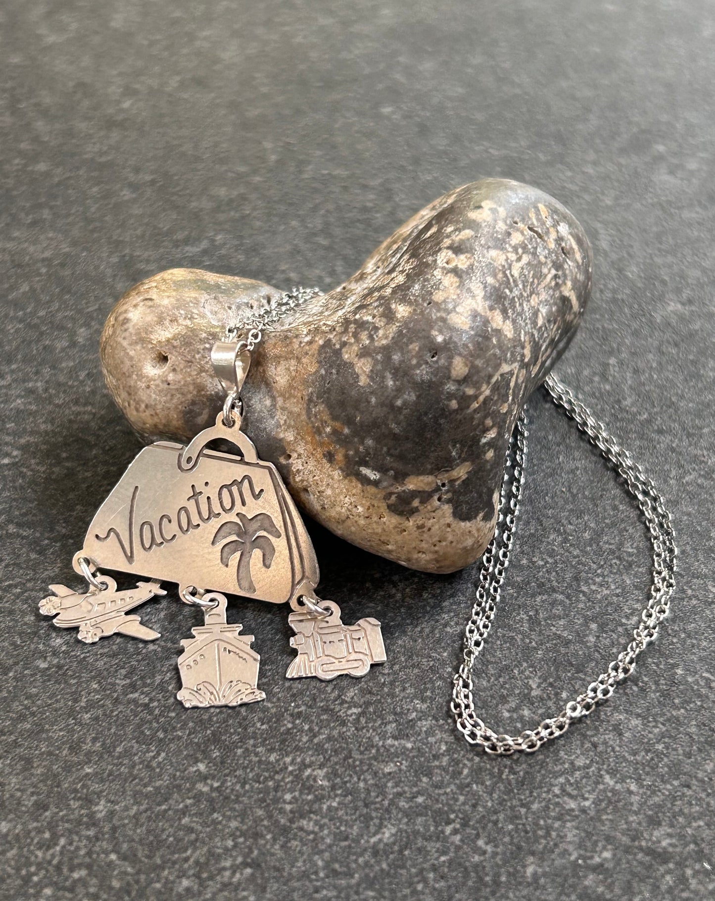 Vintage ‘Vacation time’ necklace!