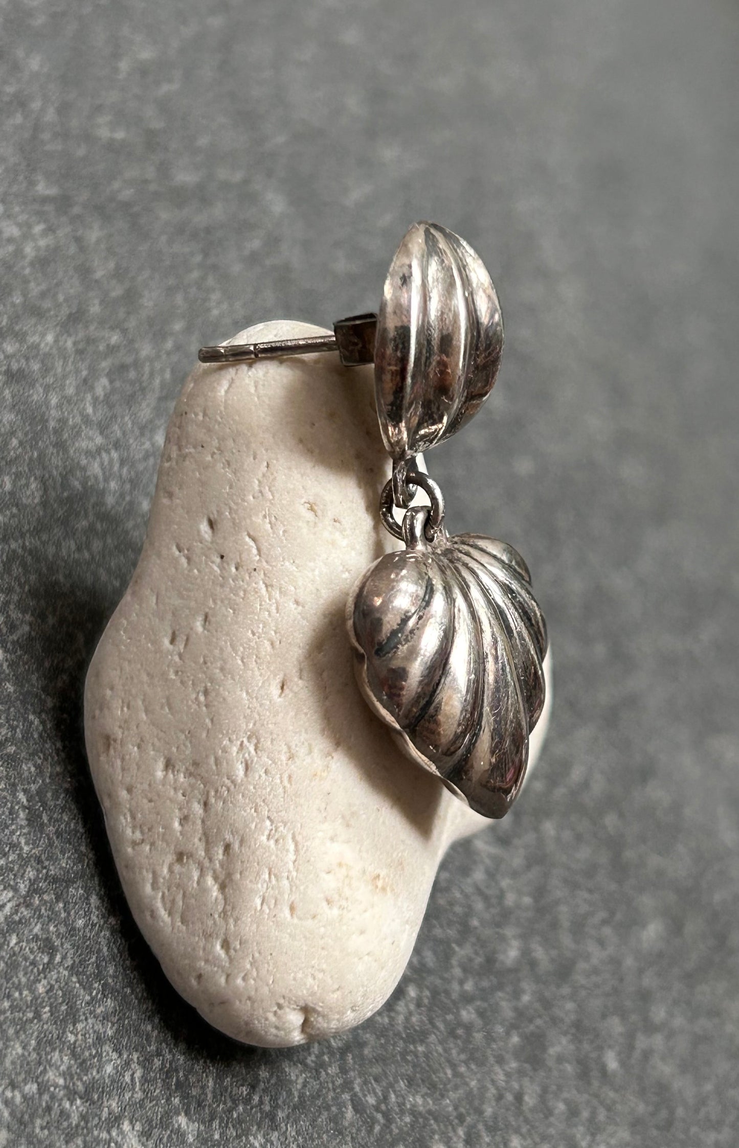 Stunning vintage sterling silver heart earrings.