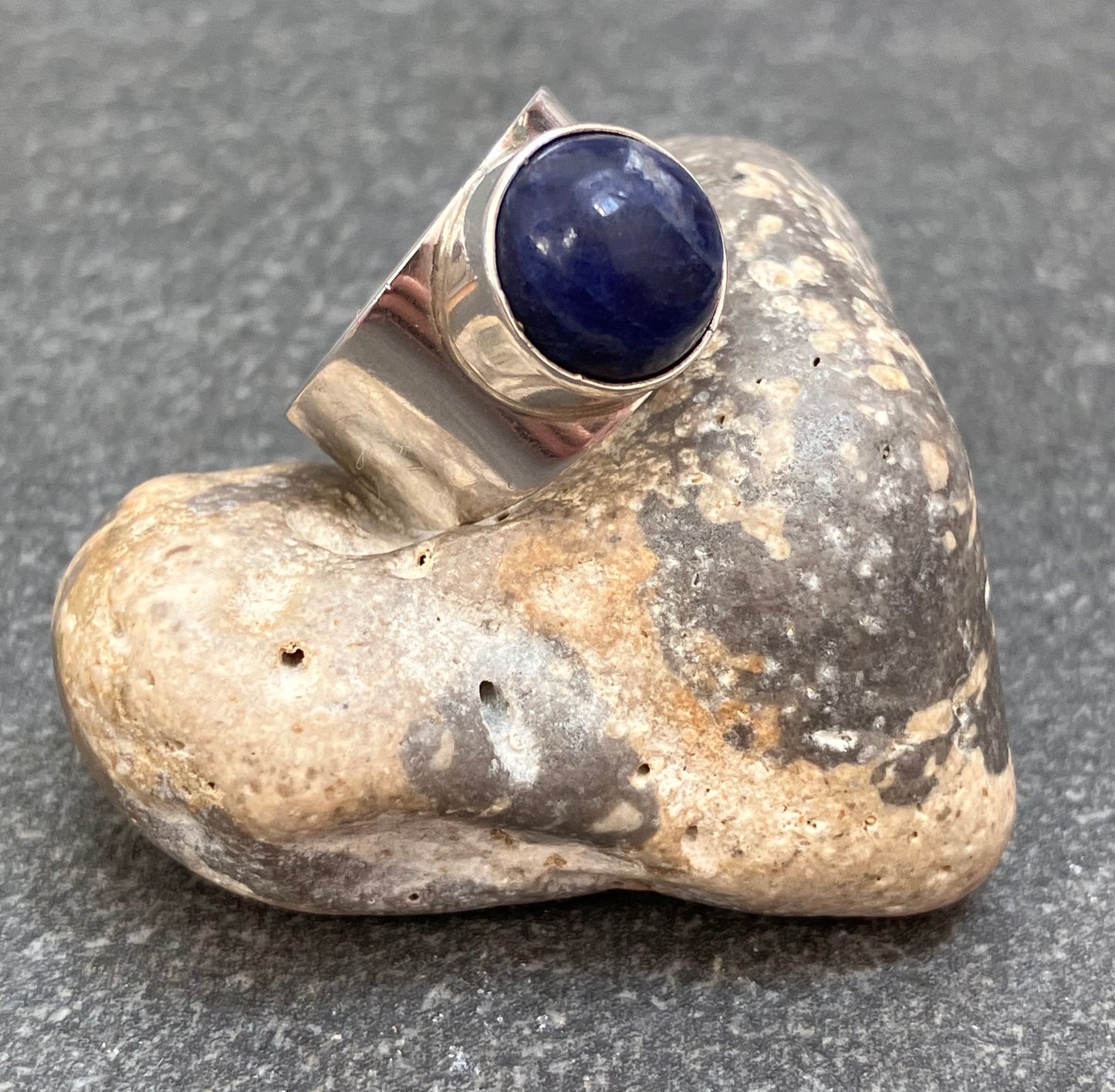 Vintage sterling silver and sodalite stone ring.