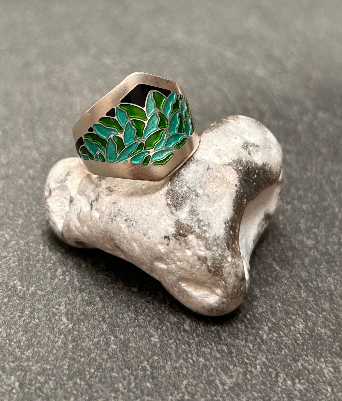 A fantastically detailed vintage sterling silver and enamel ring.
