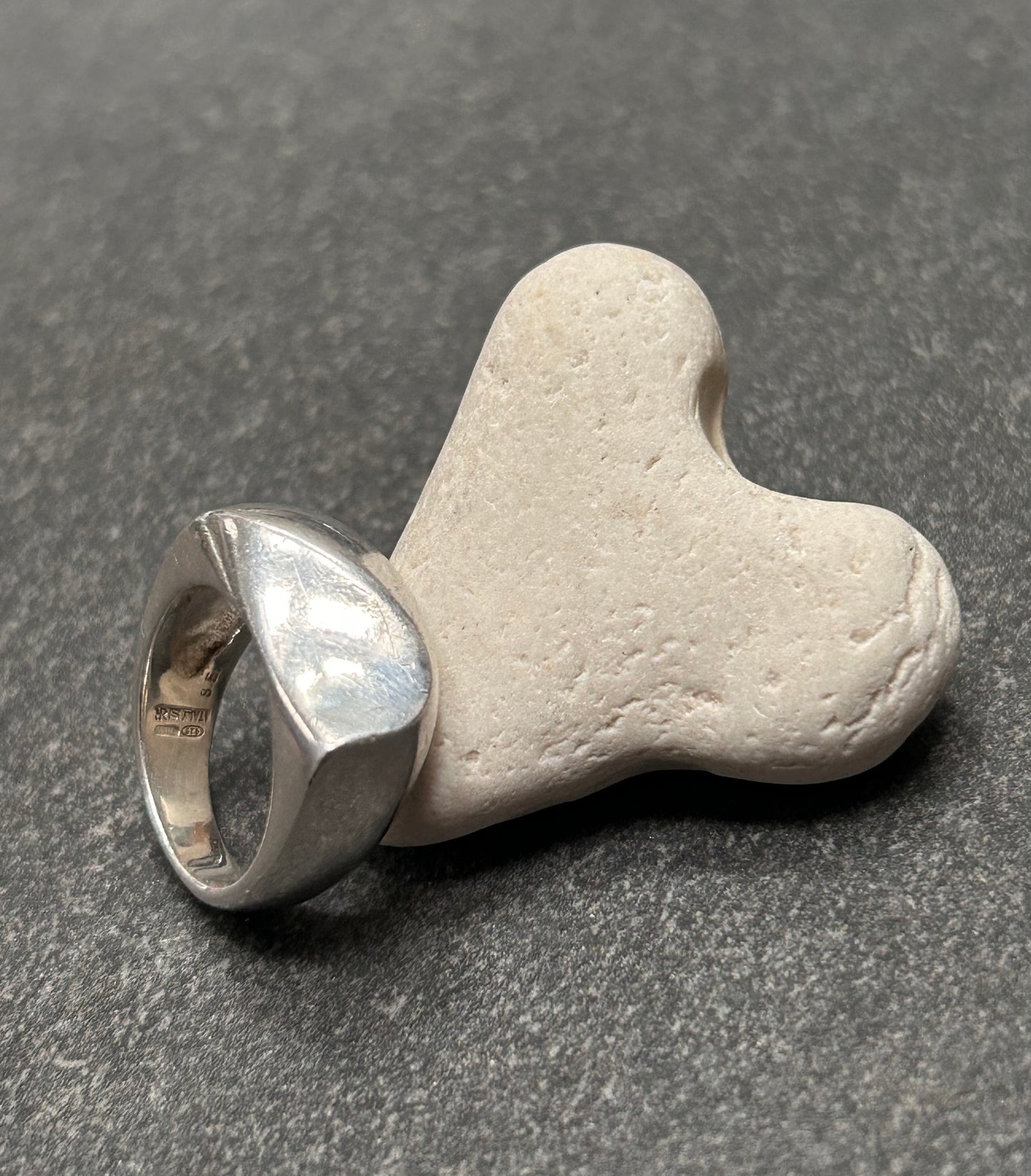 A beautifully crafted vintage Italian sterling silver ring