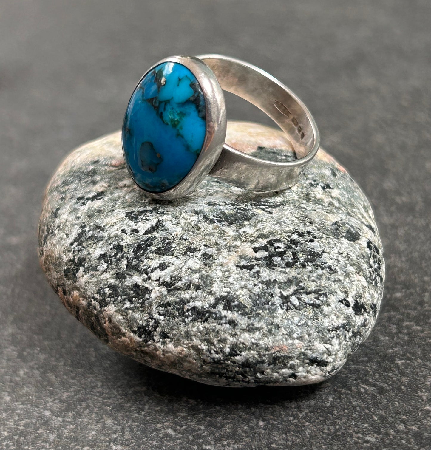 A beautiful vintage sterling silver ring featuring a striking turquoise stone - 1988