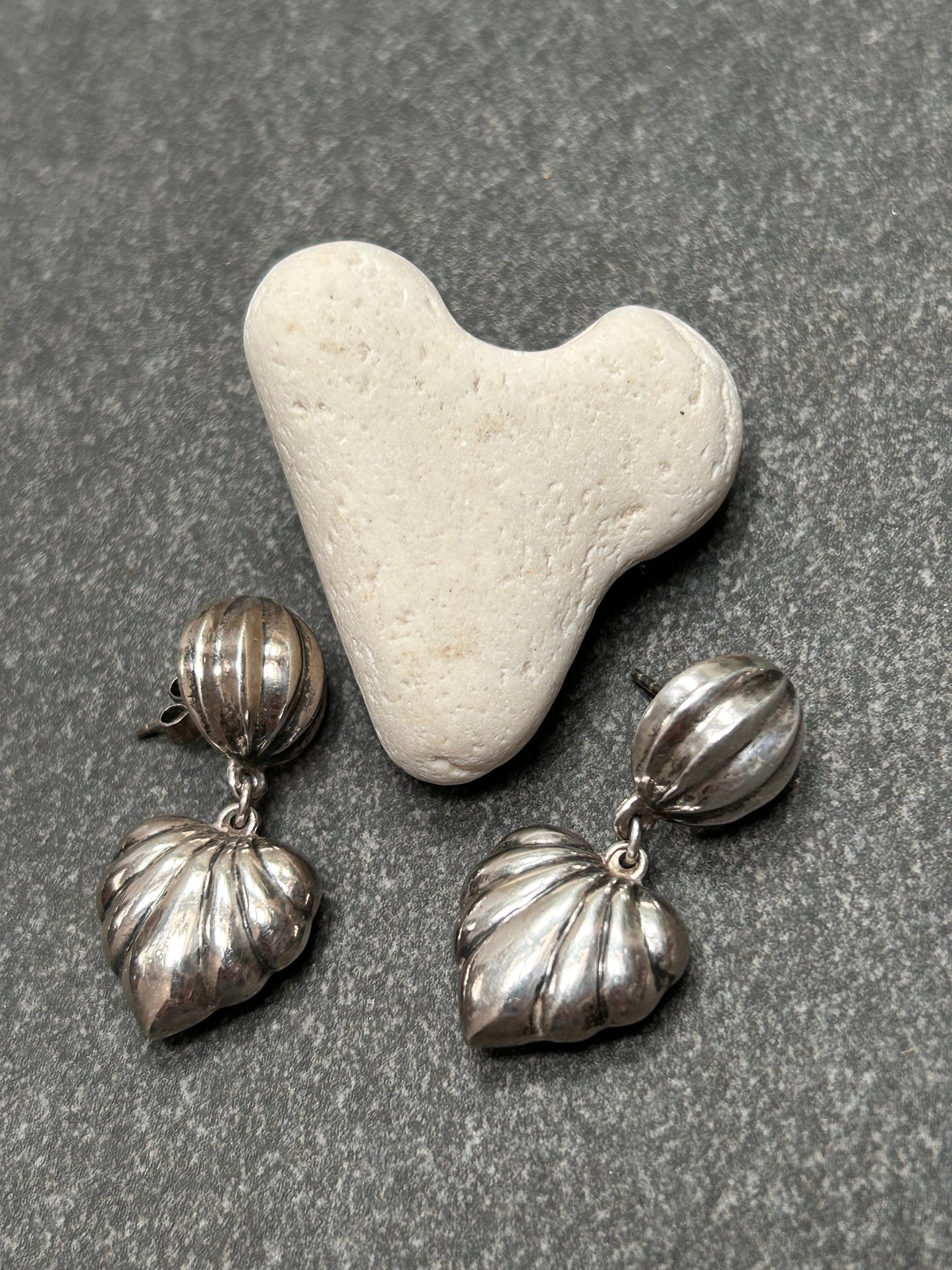 Stunning vintage sterling silver heart earrings.