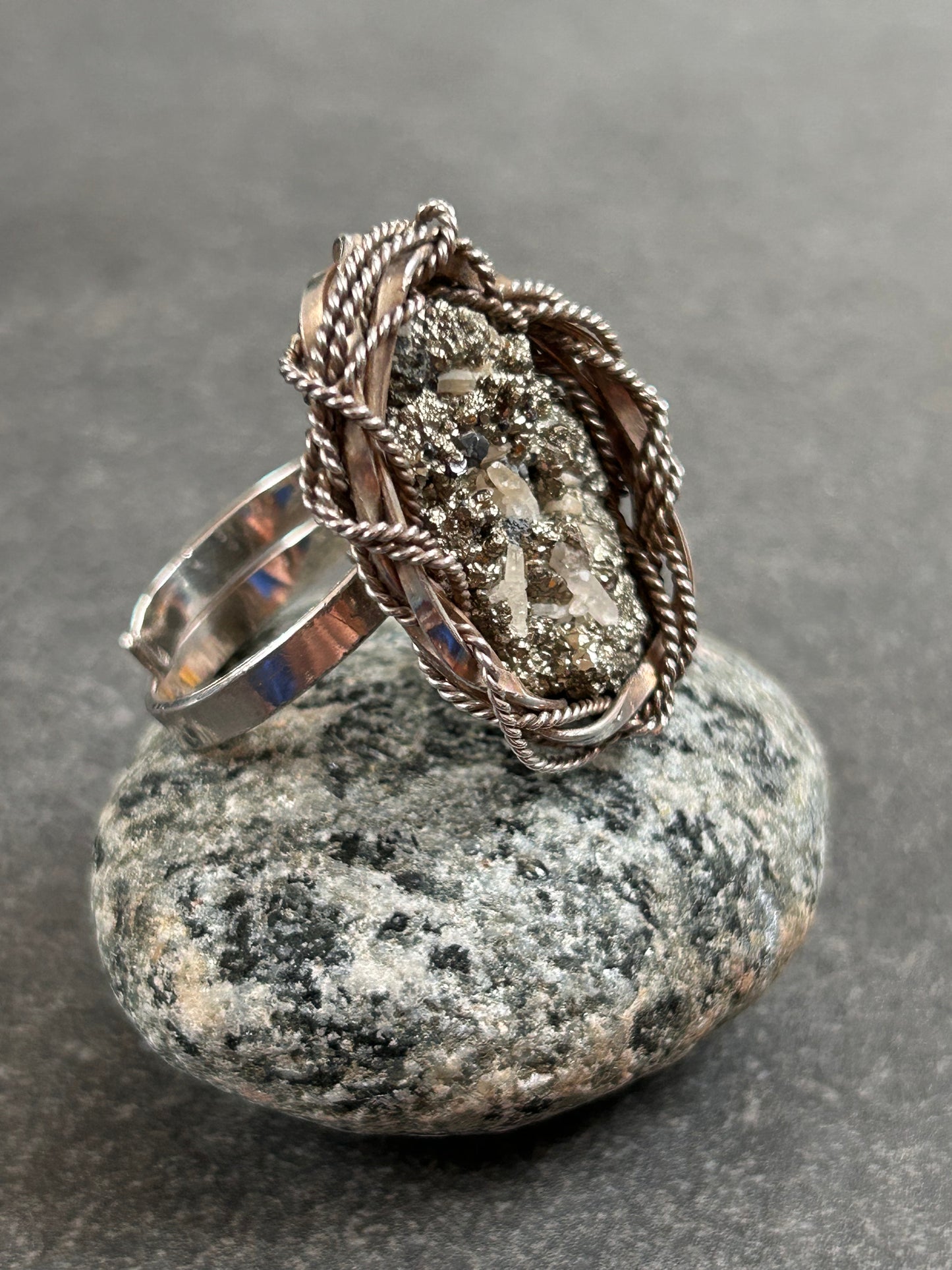 Striking vintage sterling silver ring with stunning pyrite (fool’s gold)