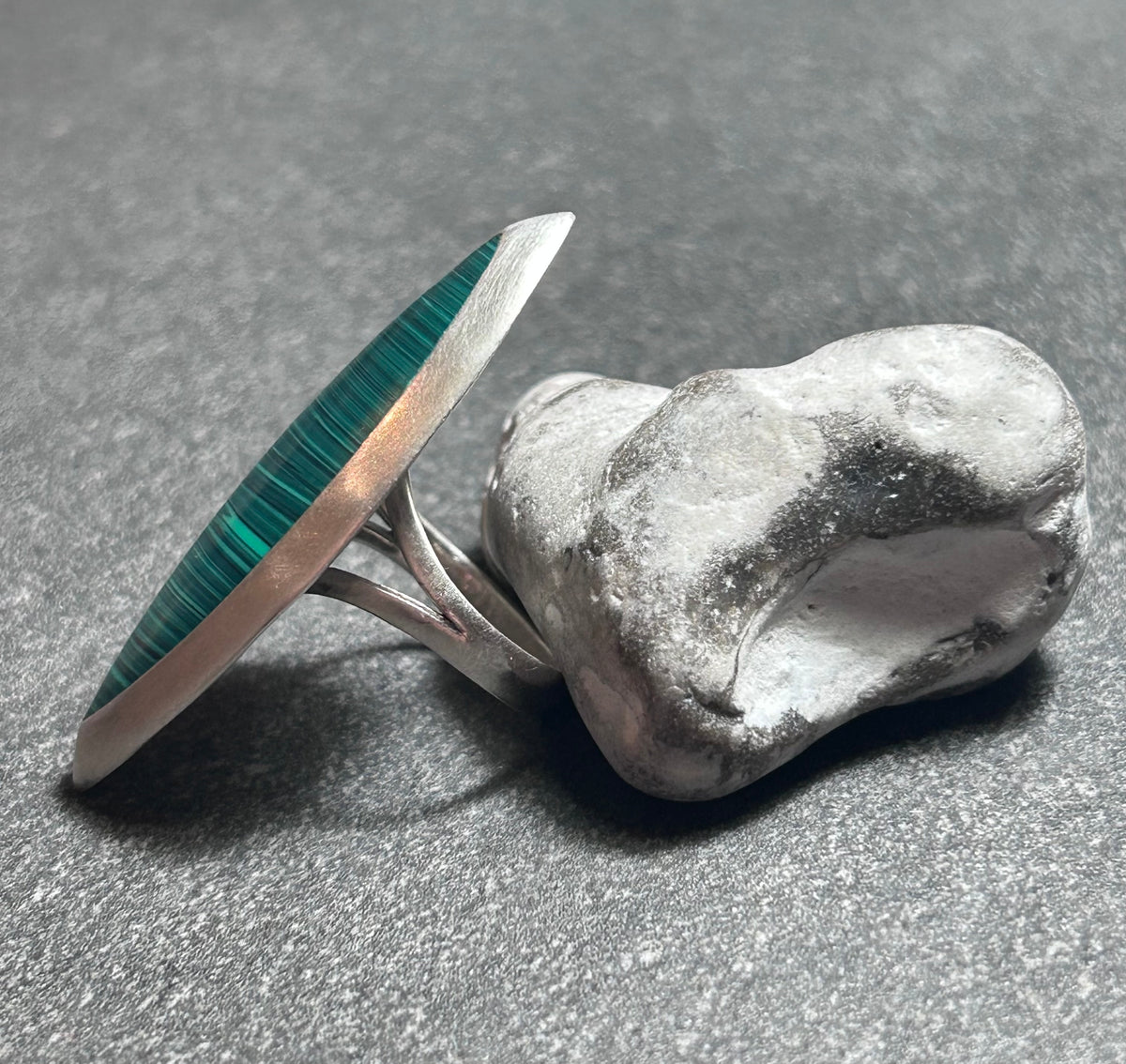 Striking vintage sterling silver and malachite ring.