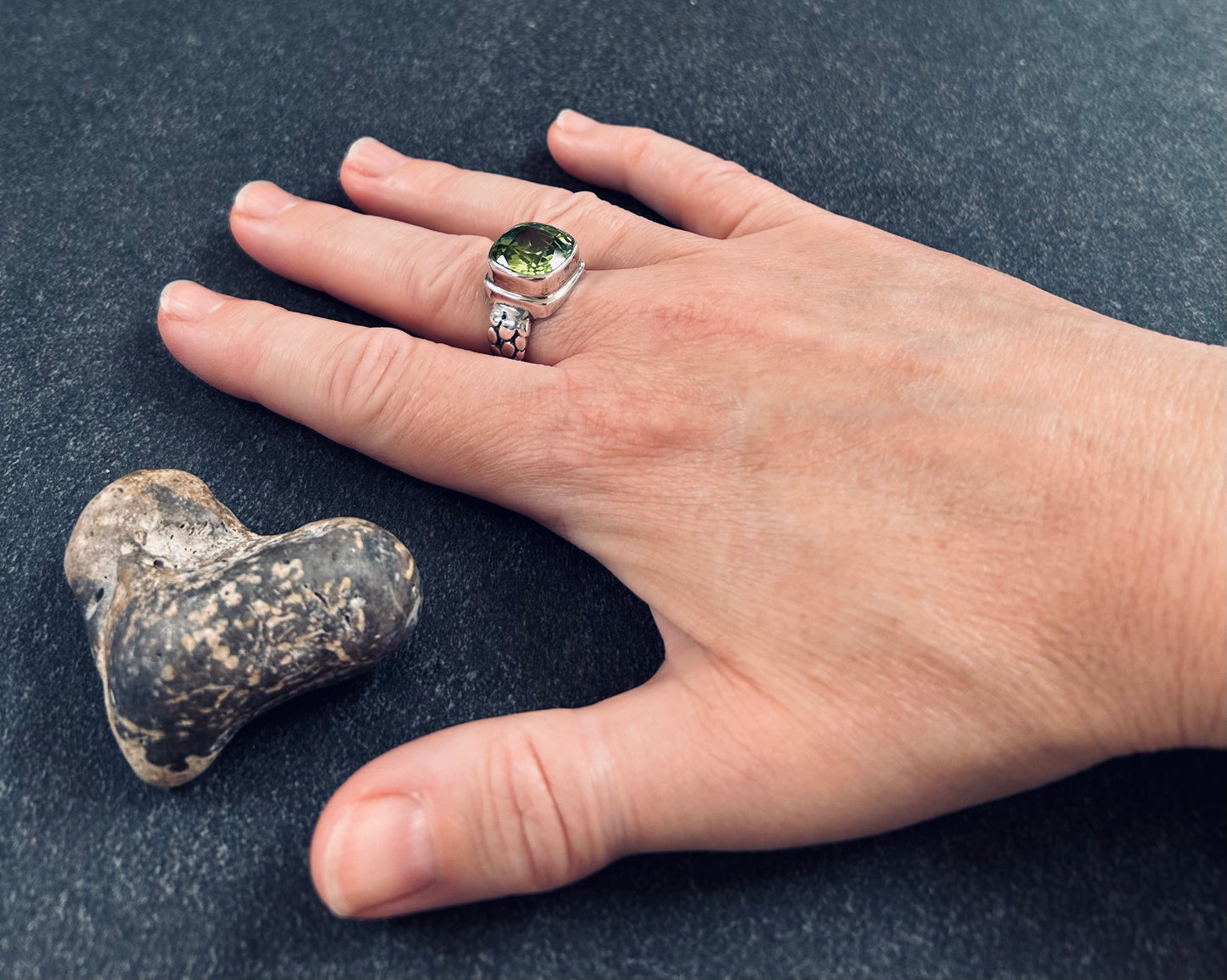 This striking vintage ring features a brilliantly vibrant piece of green chamfered cut glass.