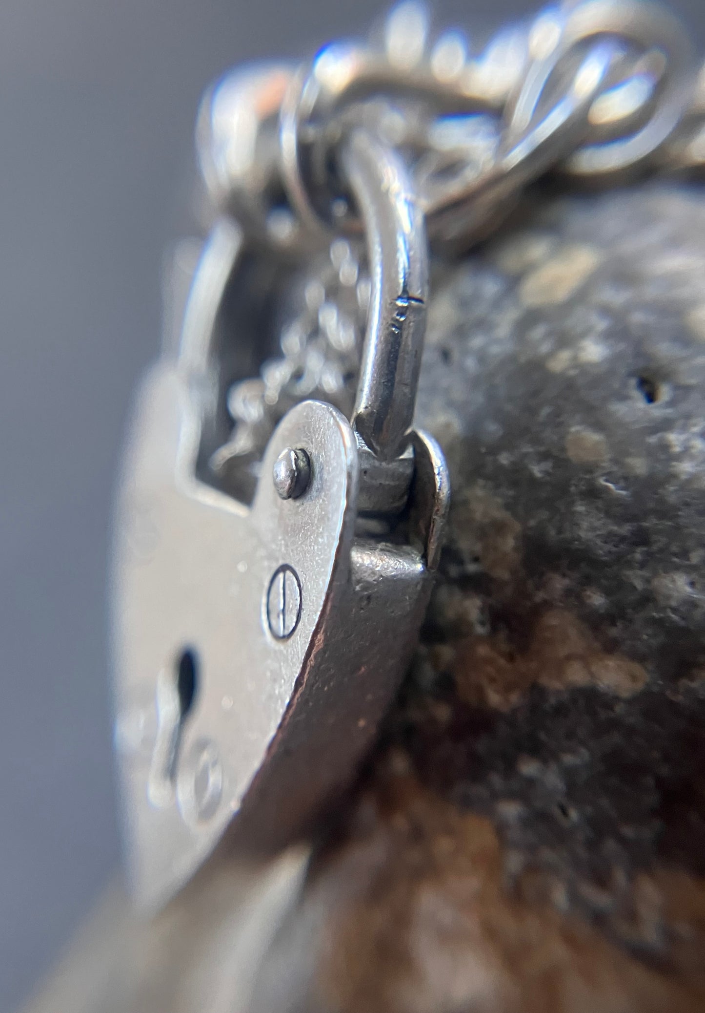 Absolutely beautiful vintage sterling silver bracelet with heart padlock. 1978