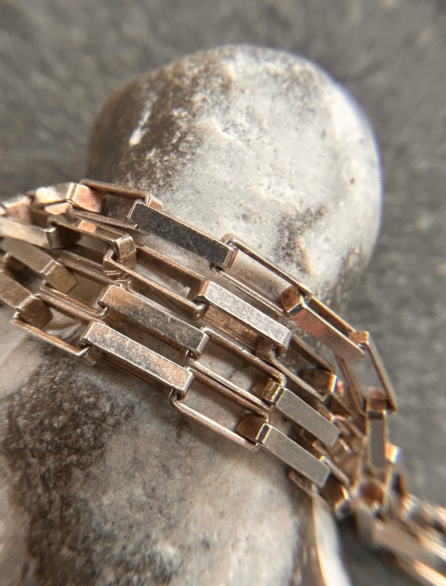 A really lovely vintage sterling silver open oblong link chain with a delicate and timeless design.
