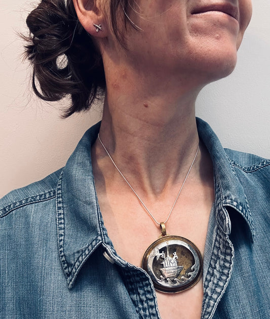 This exceptional vintage pendant by renowned American designer Jeep Collins