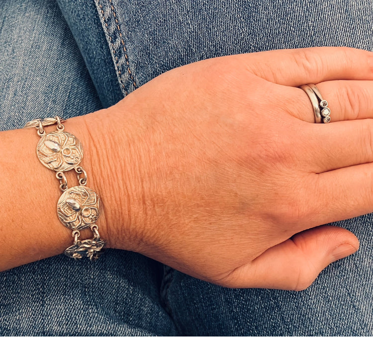 Superbly made vintage sterling silver spider bracelet. Circa 1930’s/40’s.